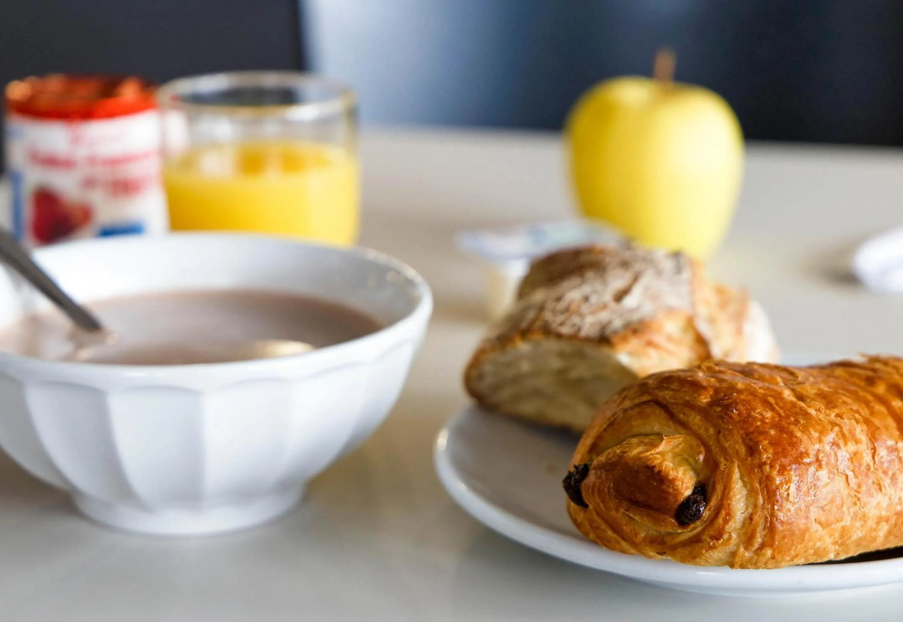 Buffet breakfast in B&B HOTEL Clermont-Ferrand Gerzat