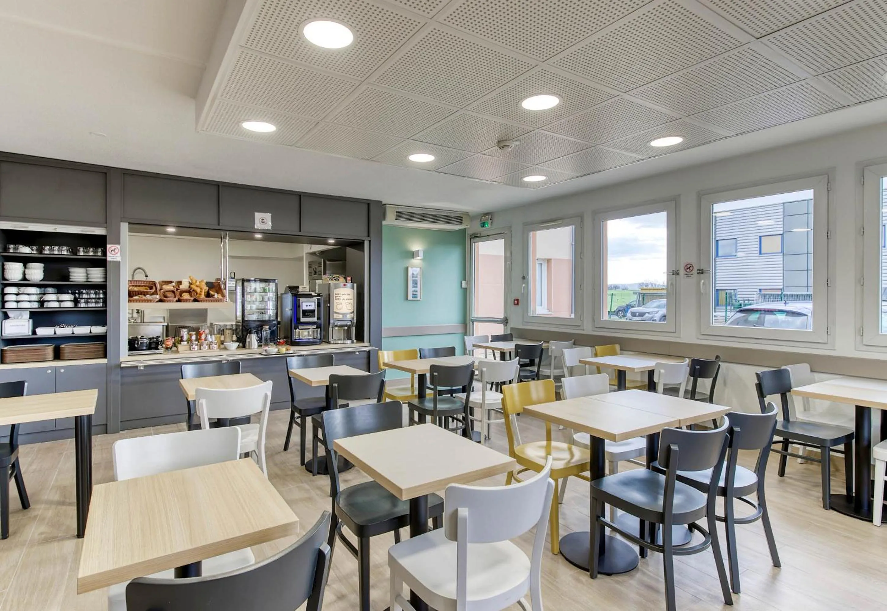 Restaurant/places to eat in B&B HOTEL Clermont-Ferrand Gerzat