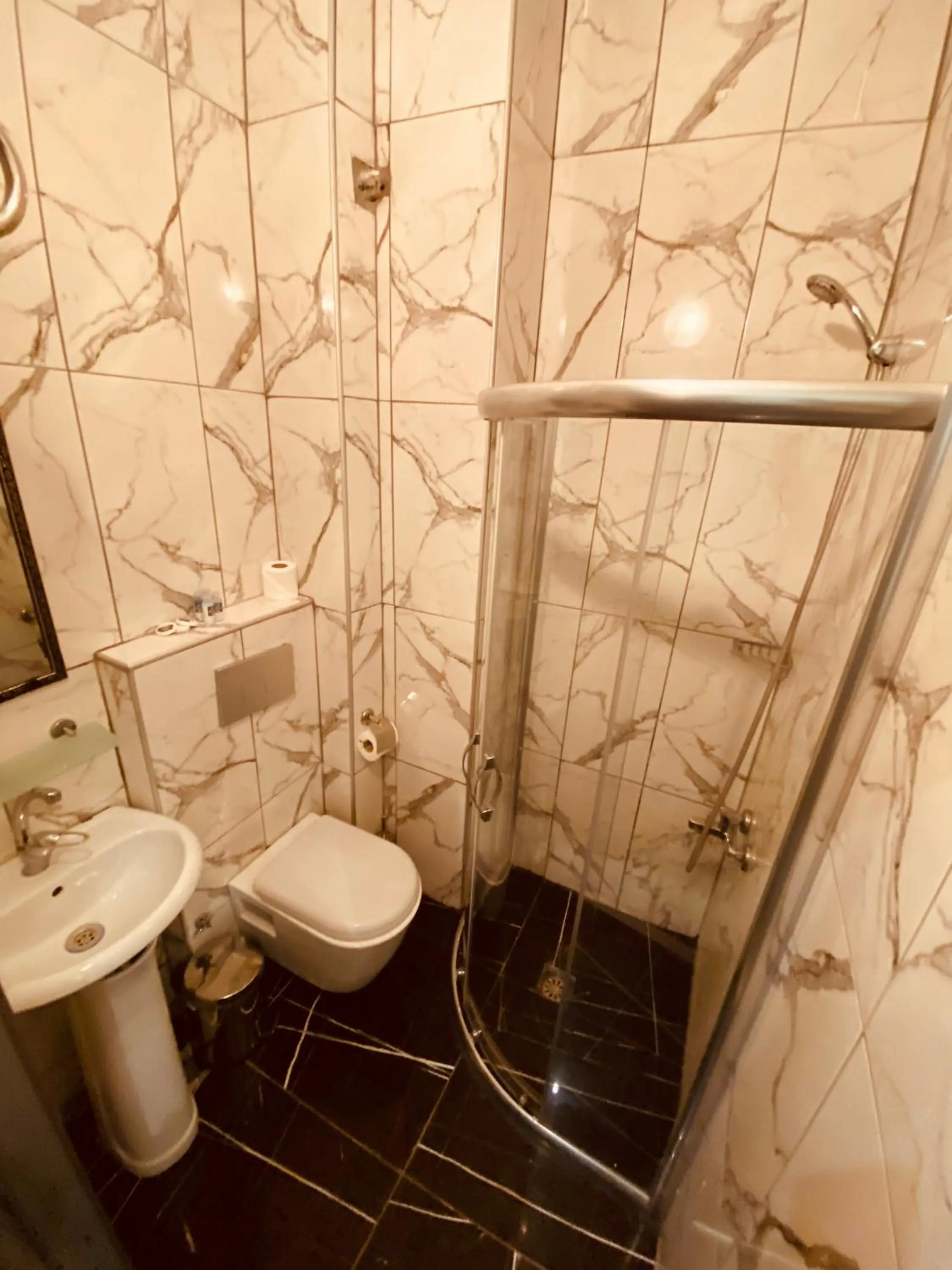 Bathroom in GANJ Hotel