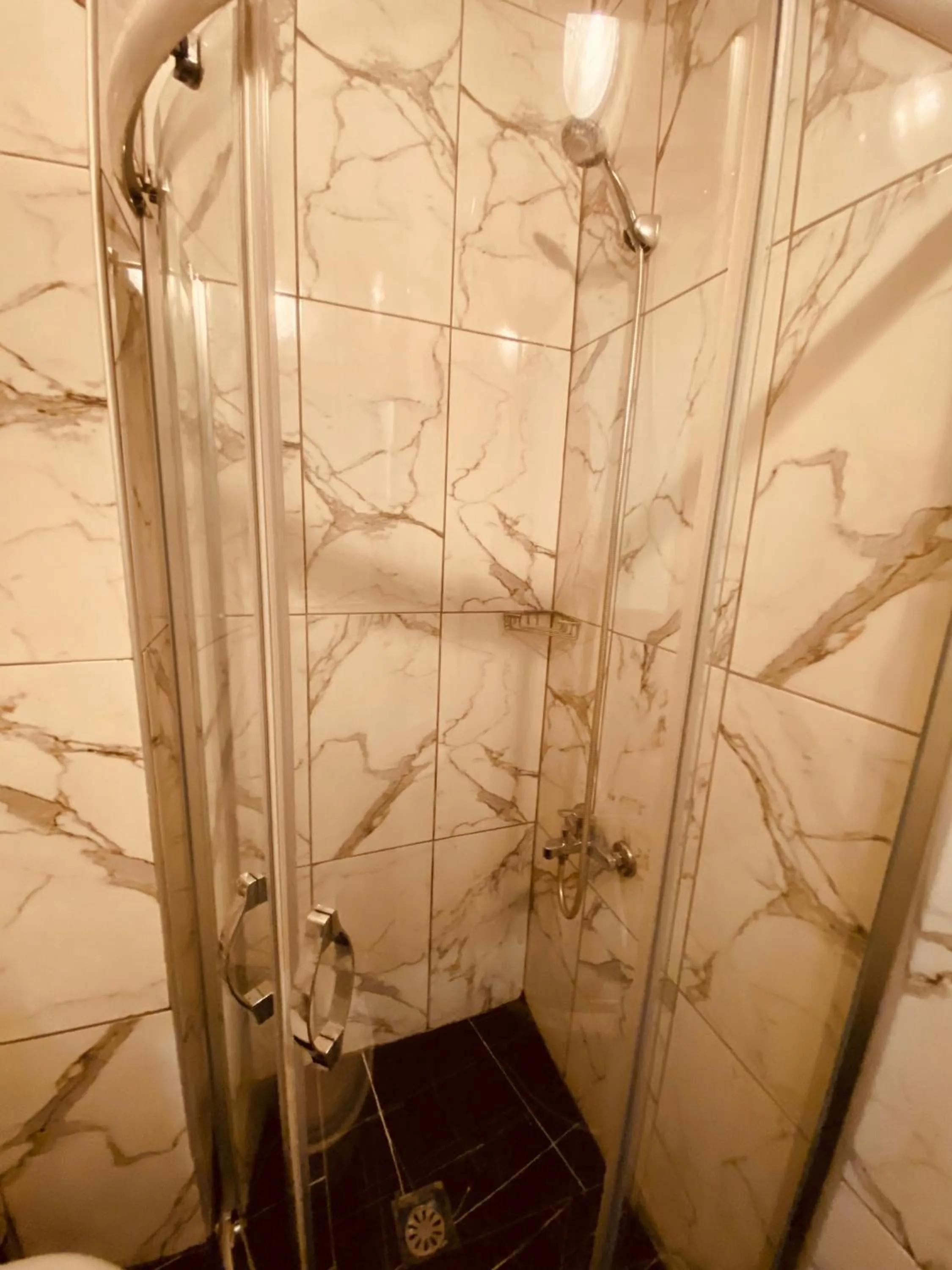 Bathroom in GANJ Hotel