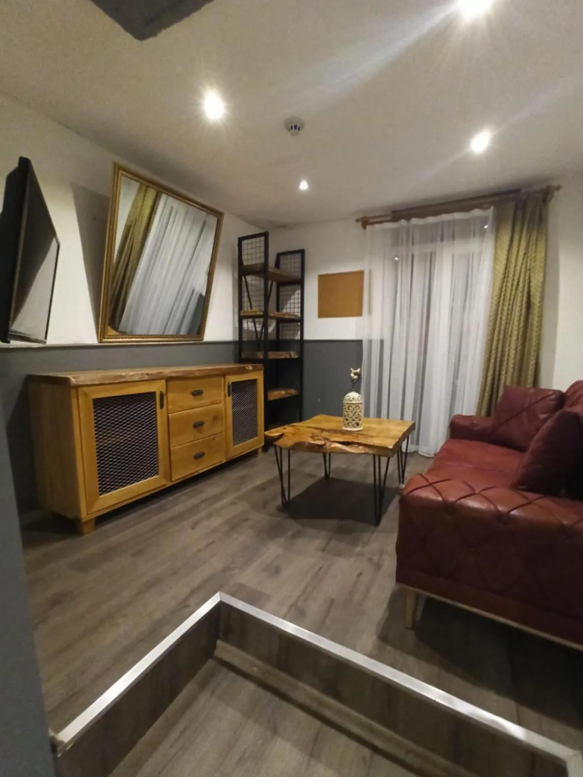 Communal lounge/ TV room, Kitchen/Kitchenette in GANJ Hotel