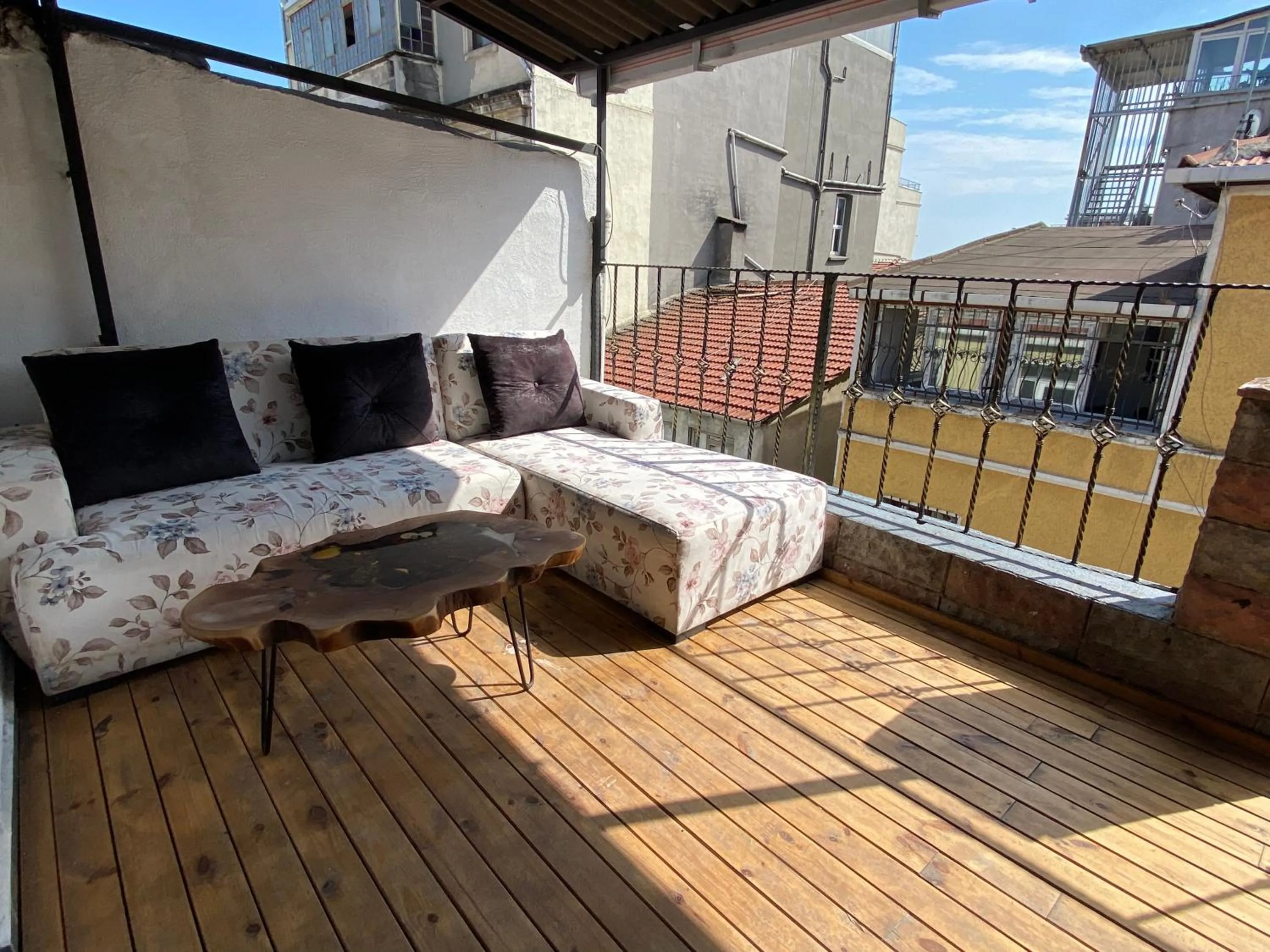 Balcony/Terrace in GANJ Hotel