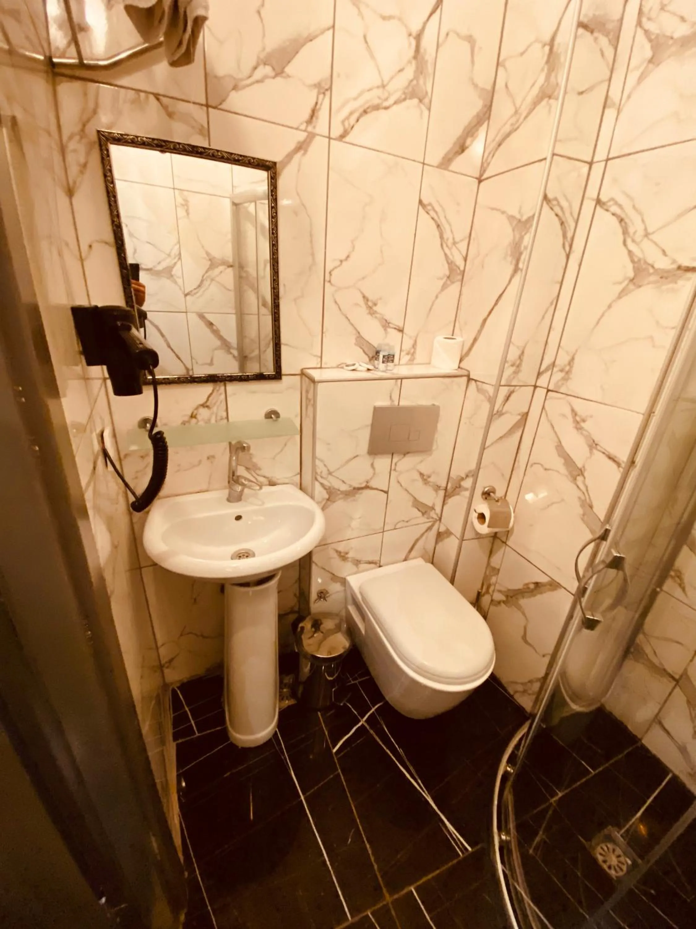 Bathroom in GANJ Hotel