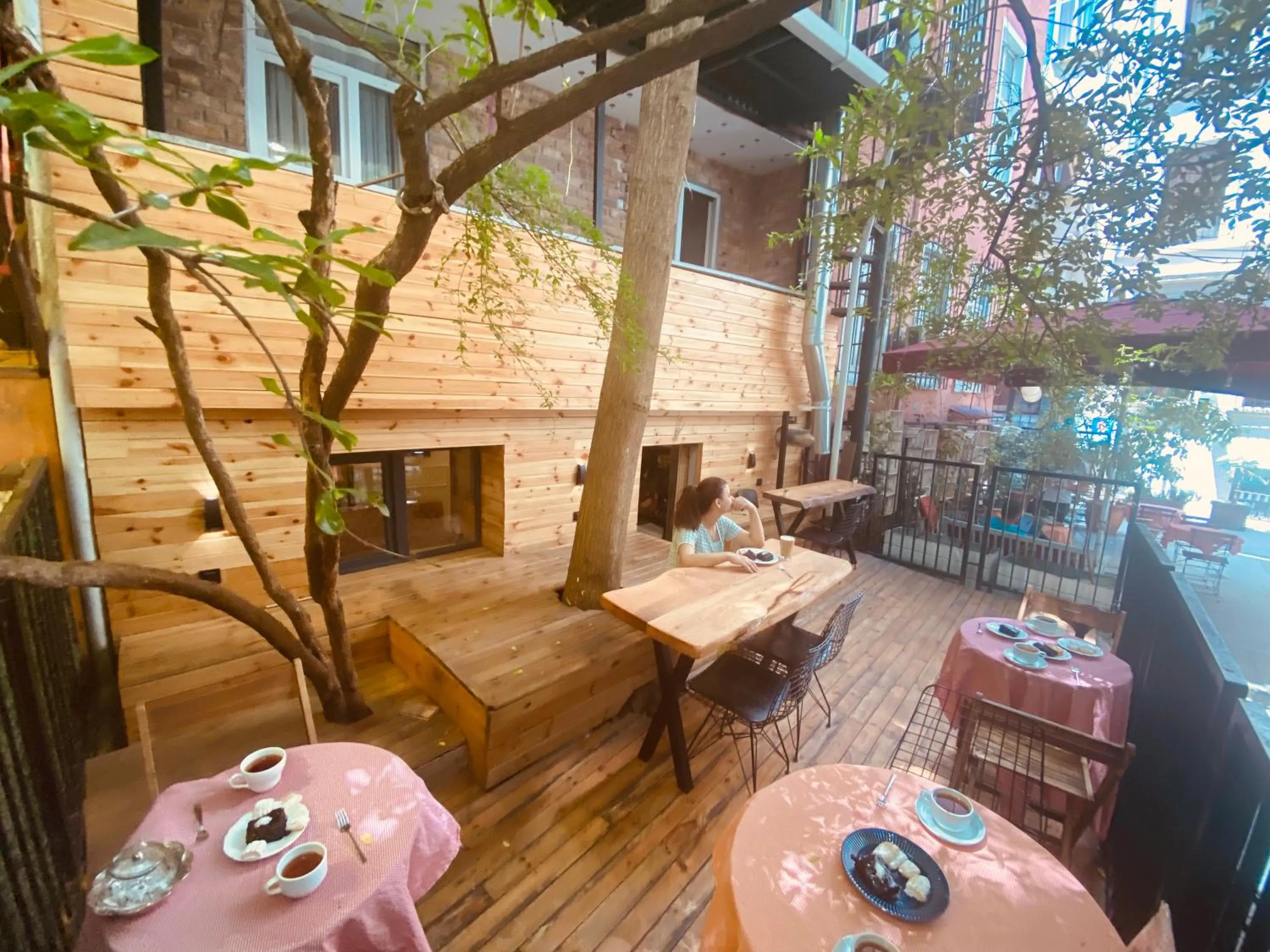 Patio, Restaurant/Places to Eat in GANJ Hotel