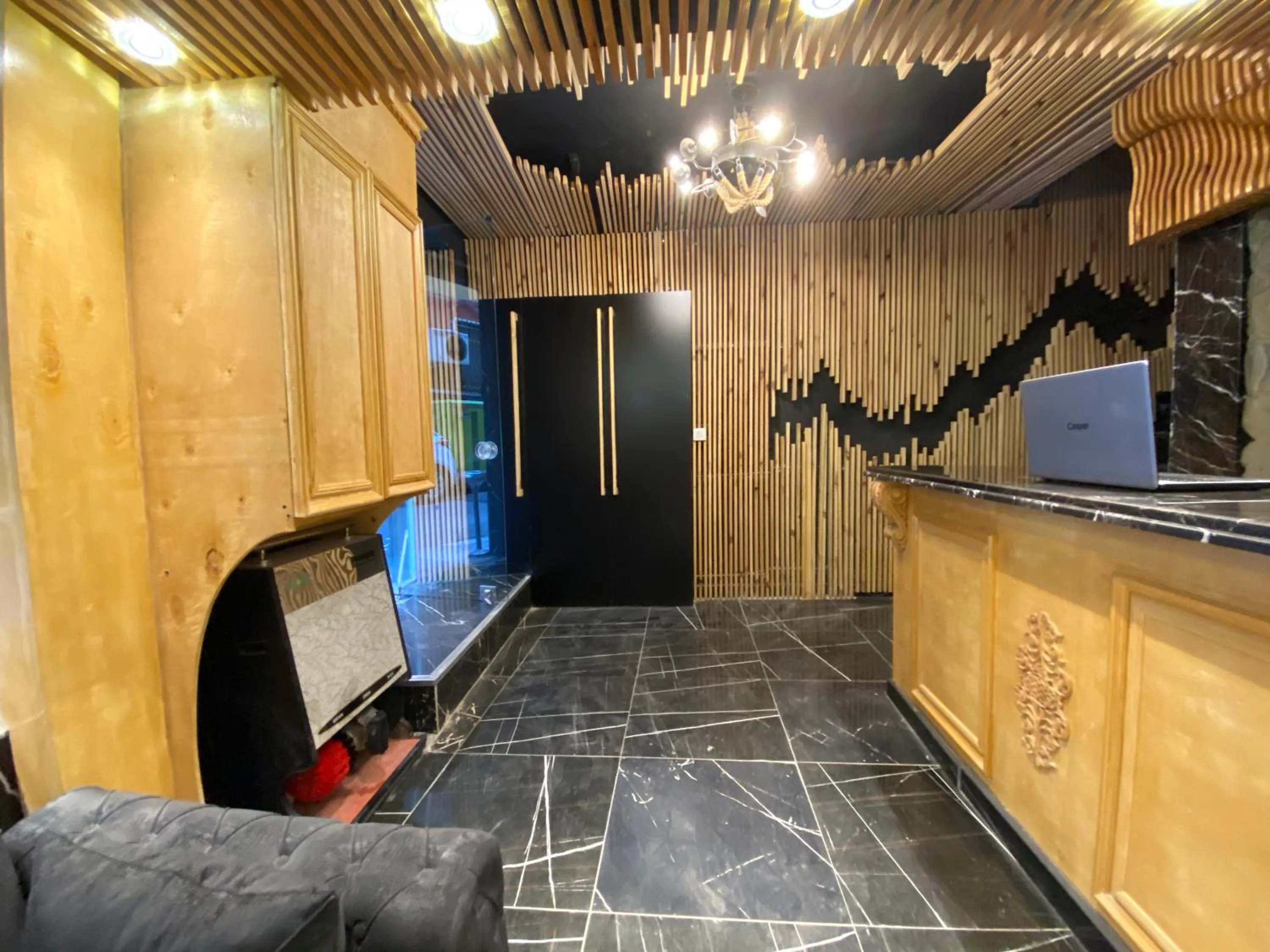 Lobby or reception, TV/Entertainment Center in GANJ Hotel