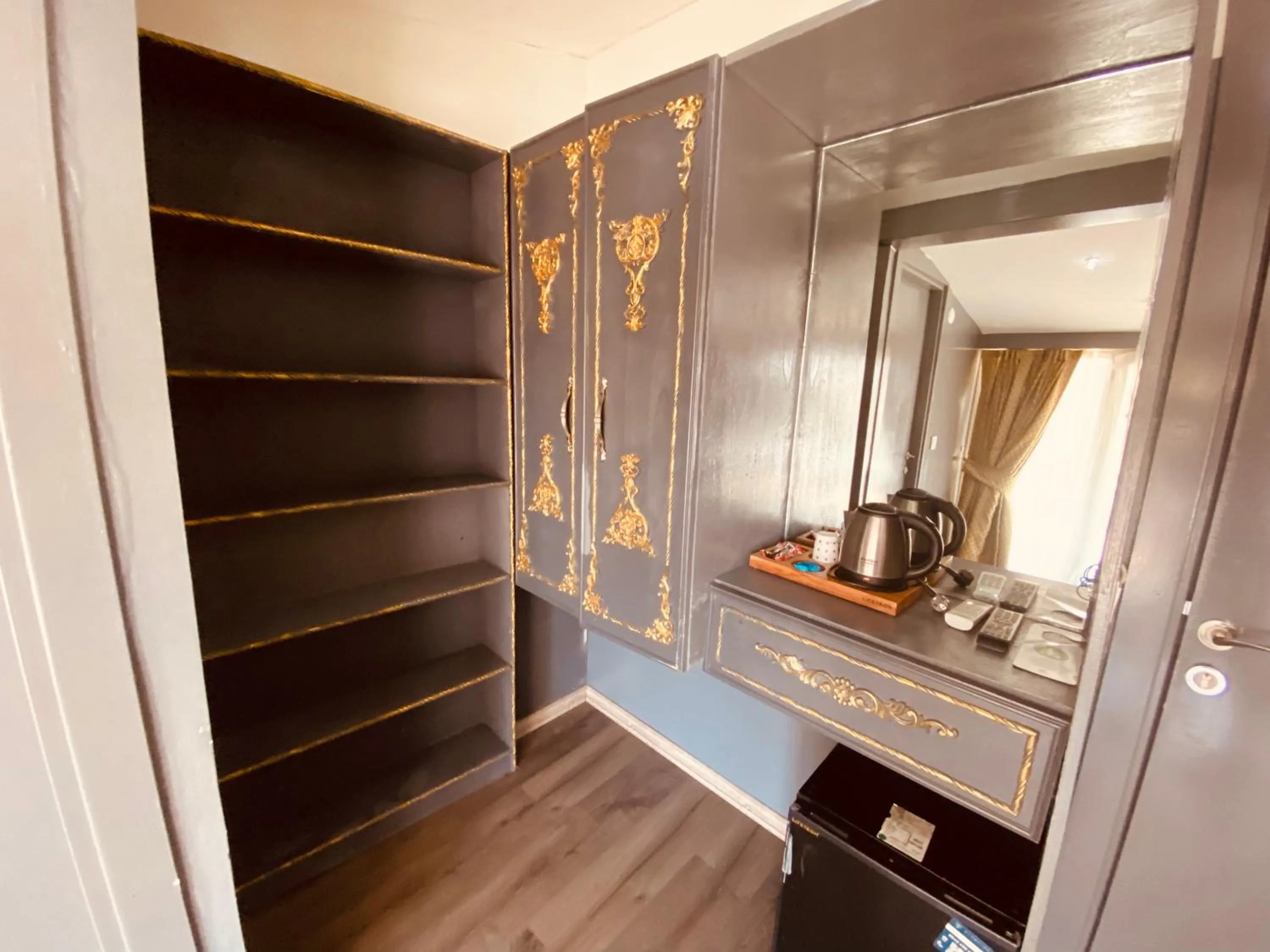 Bedroom, Kitchen/Kitchenette in GANJ Hotel