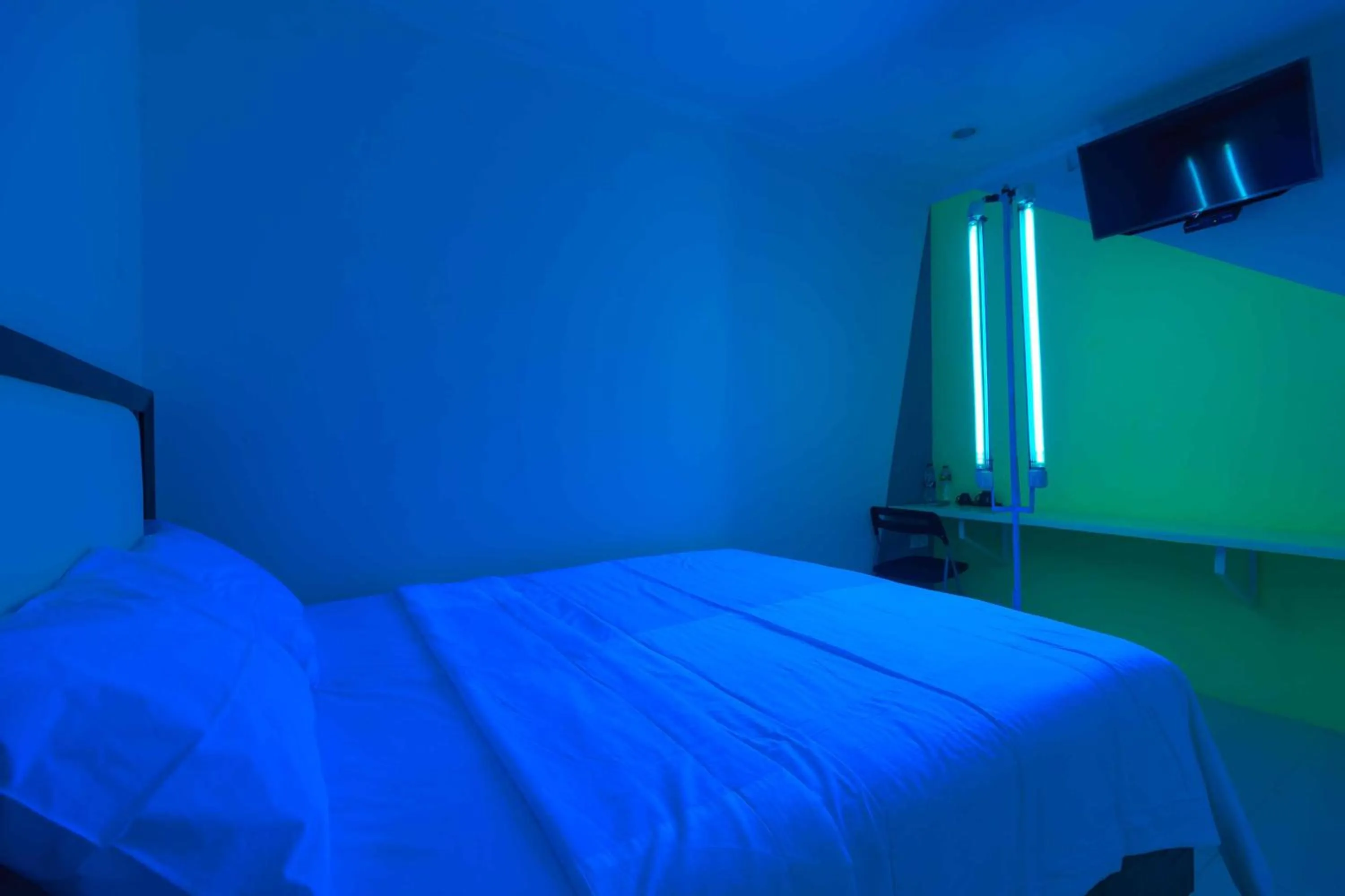 Bed in RedDoorz @ Taman Galaxy Bekasi