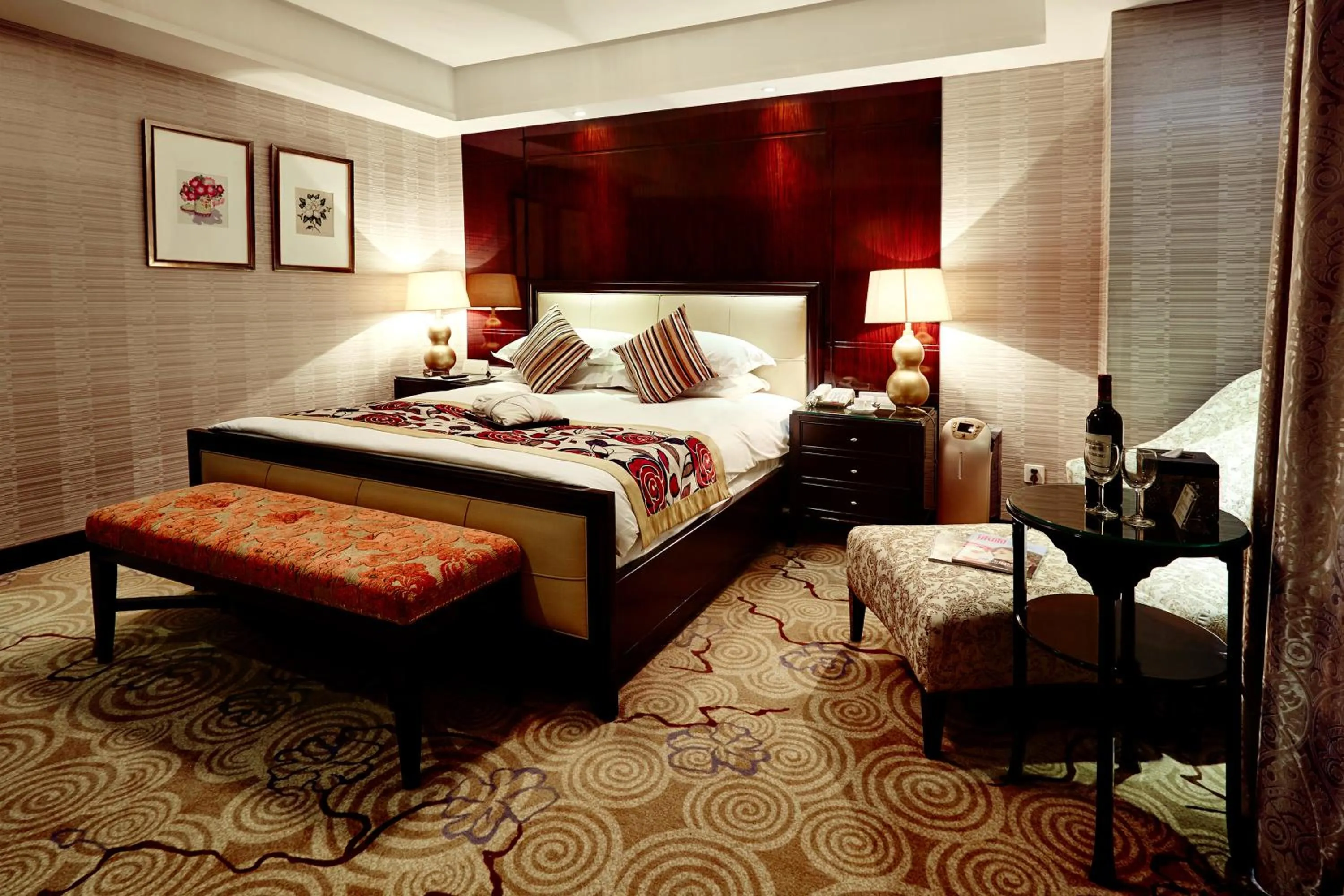 Photo of the whole room, Bed in Huachen International Hotel