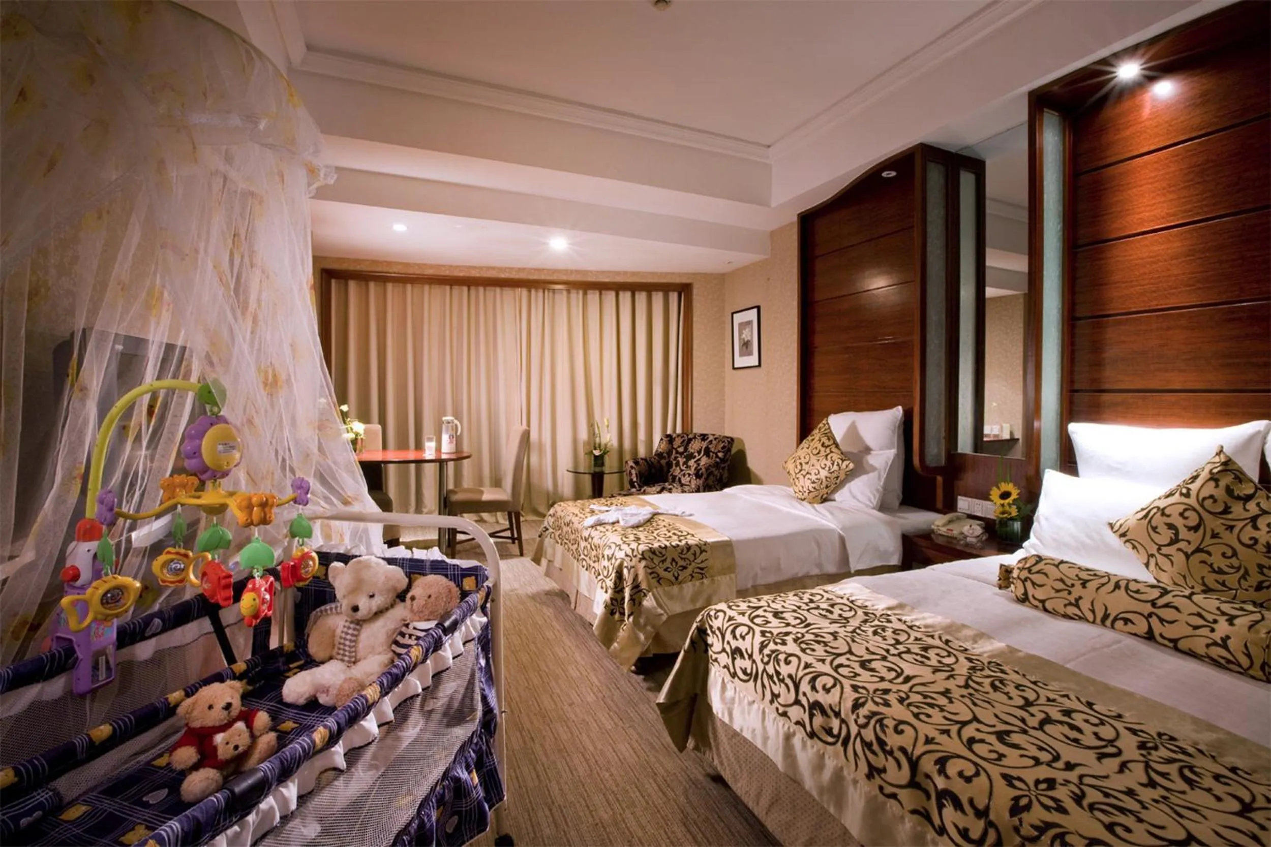 Bed in Huachen International Hotel