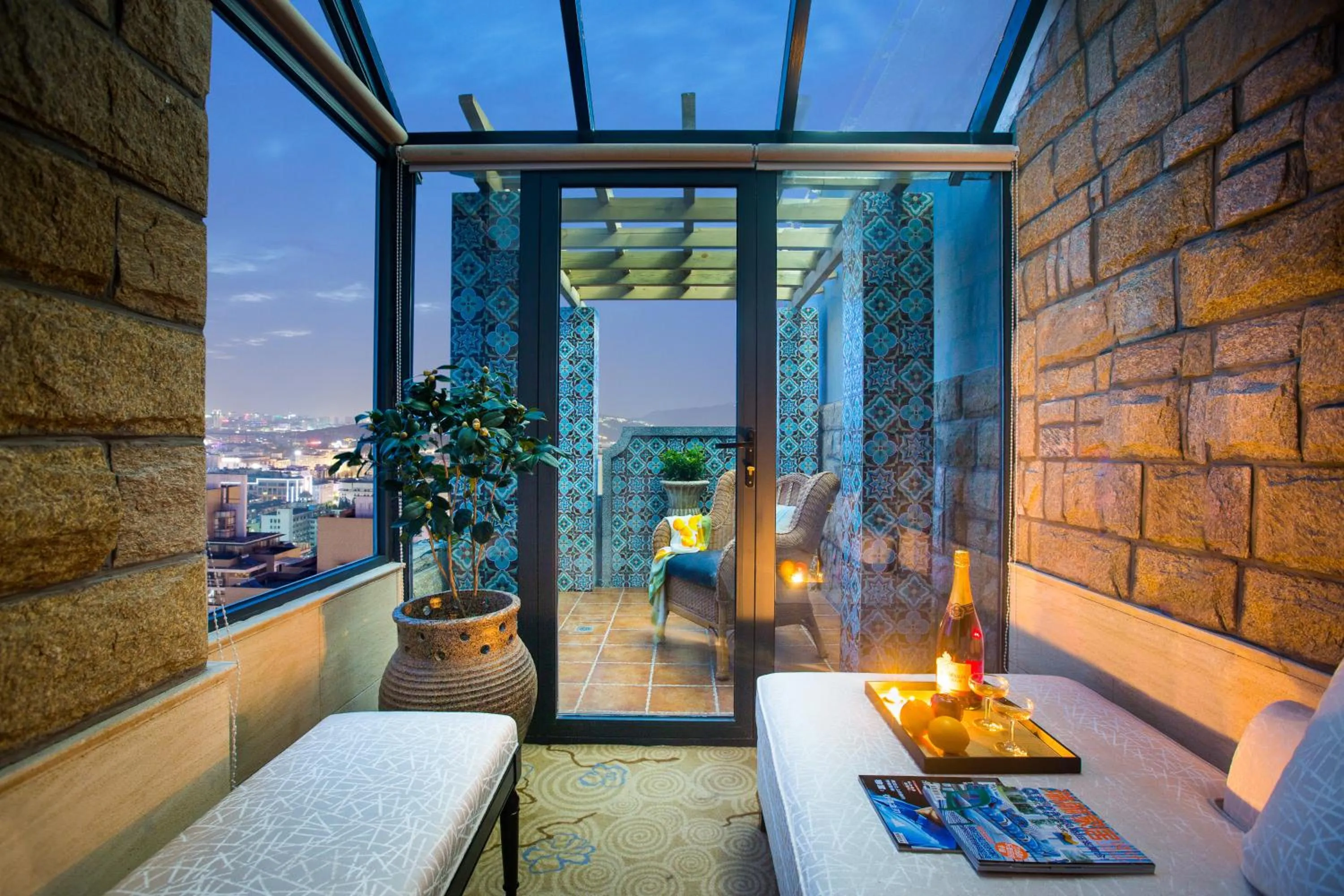 Balcony/Terrace in Huachen International Hotel