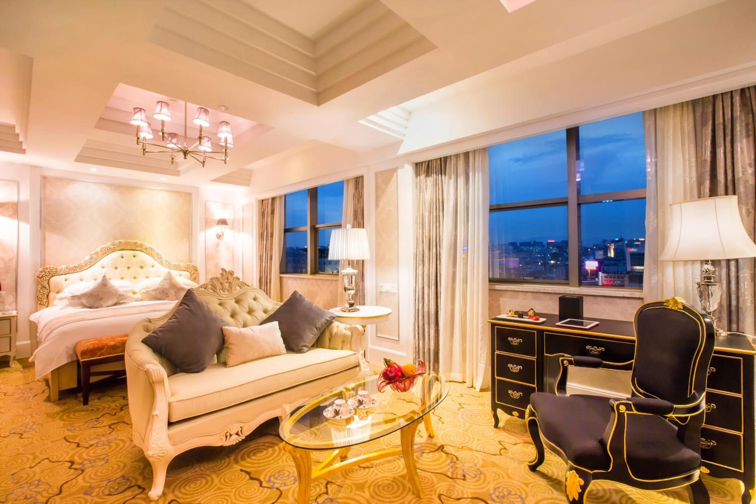 Photo of the whole room, Bed in Huachen International Hotel