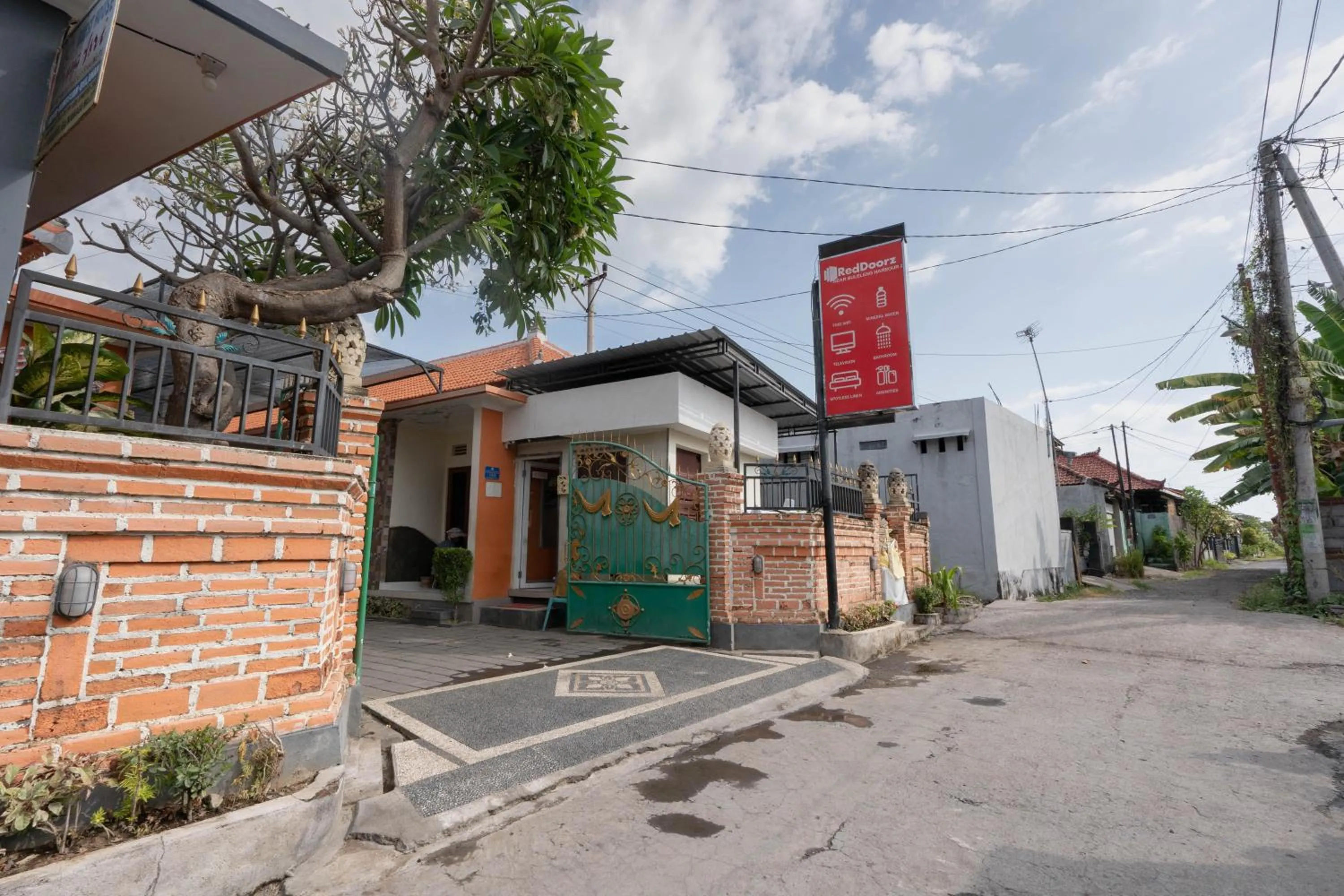 Property building in RedDoorz near Buleleng Harbour 2