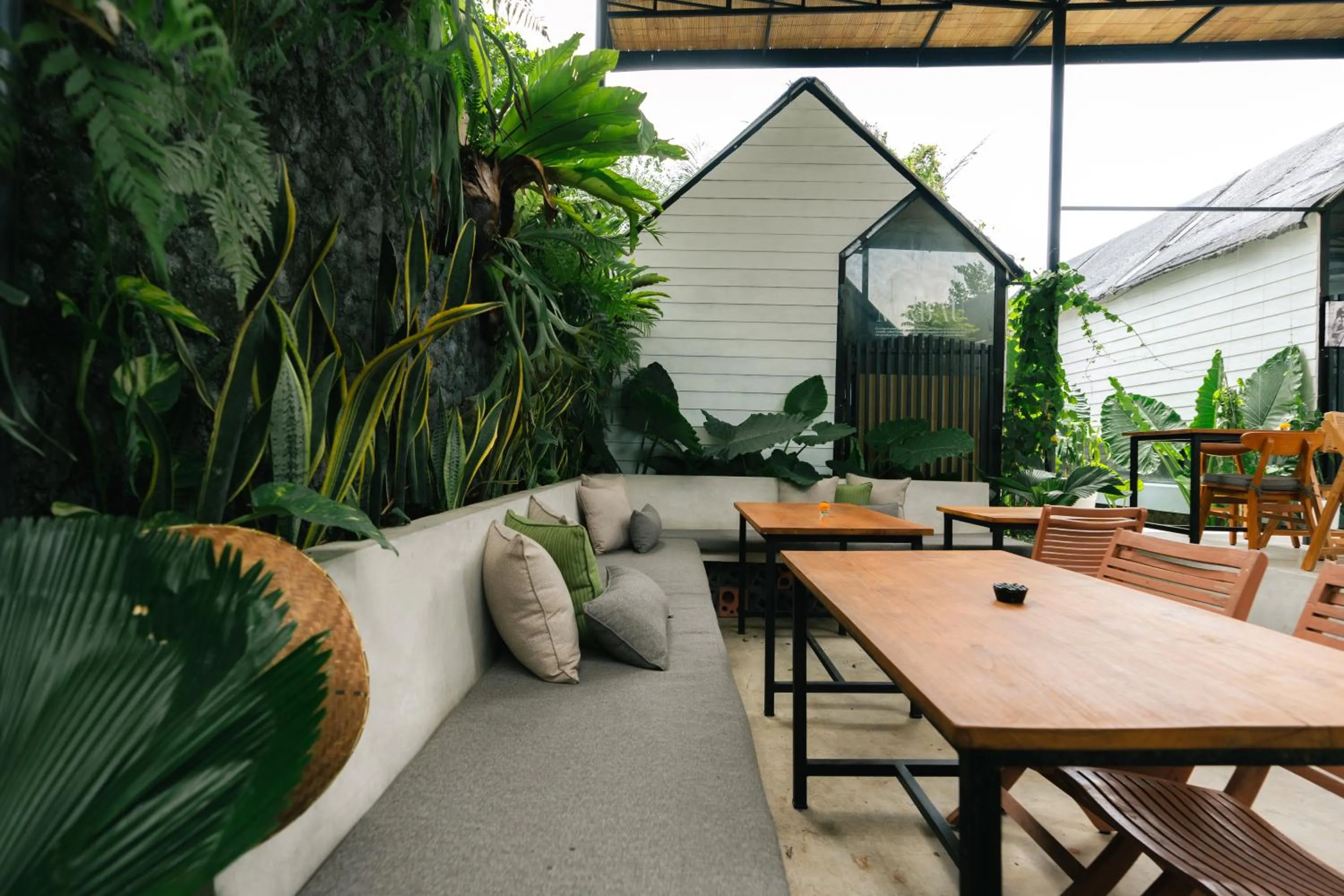 Living room in The Jungle Hostel Canggu