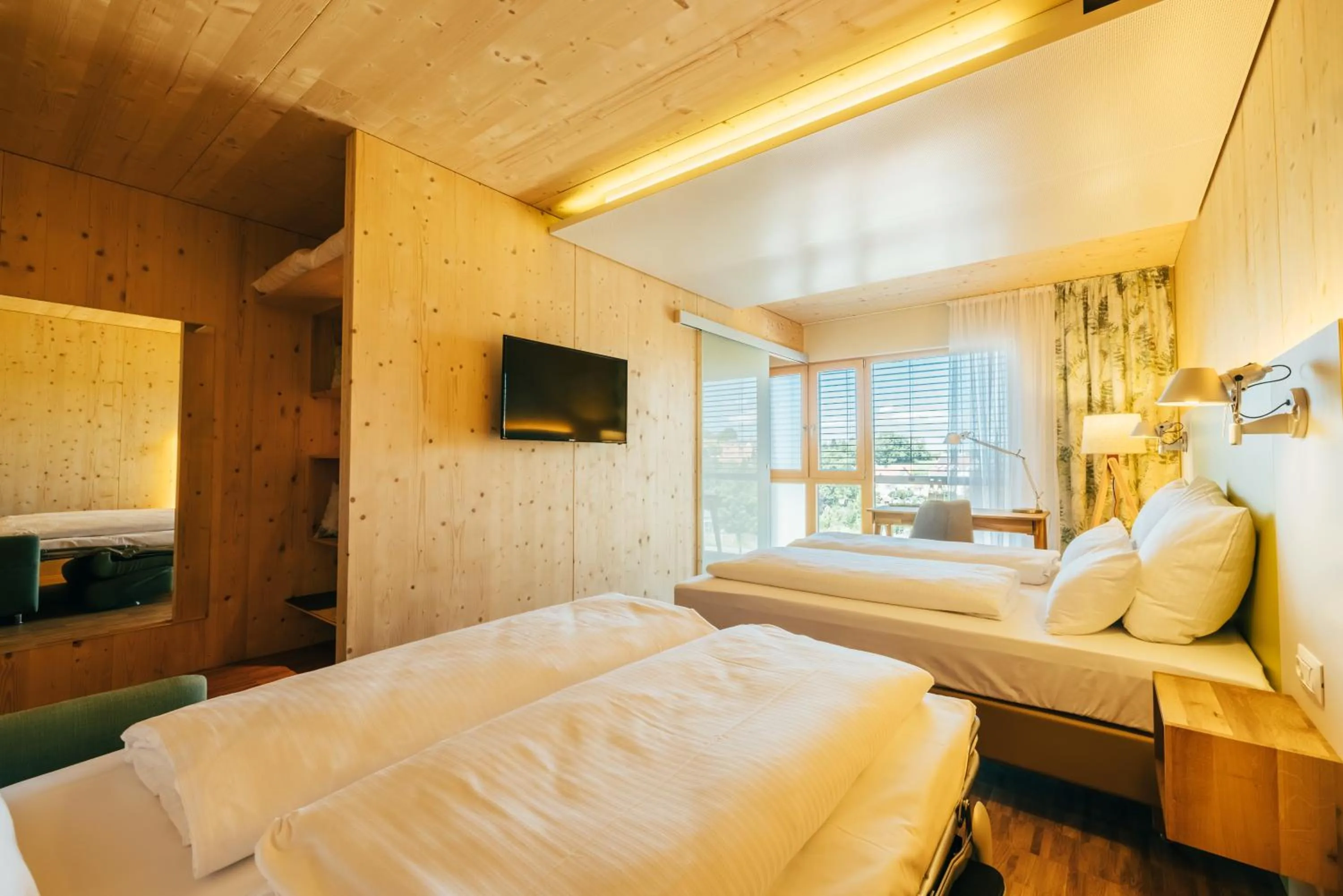 Photo of the whole room, Bed in Ökohotel aus Holz Alea Eco