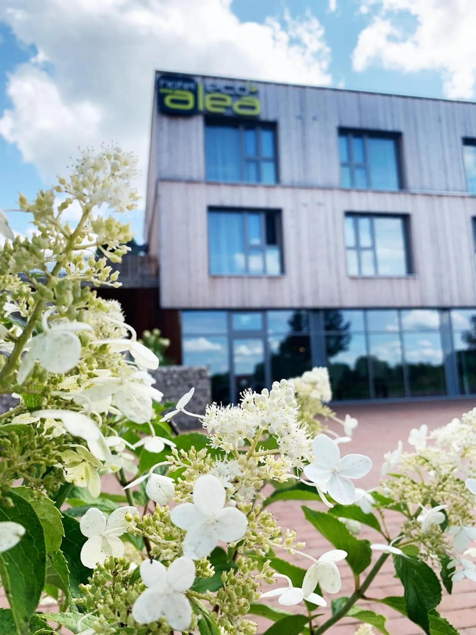 Property building in Ökohotel aus Holz Alea Eco