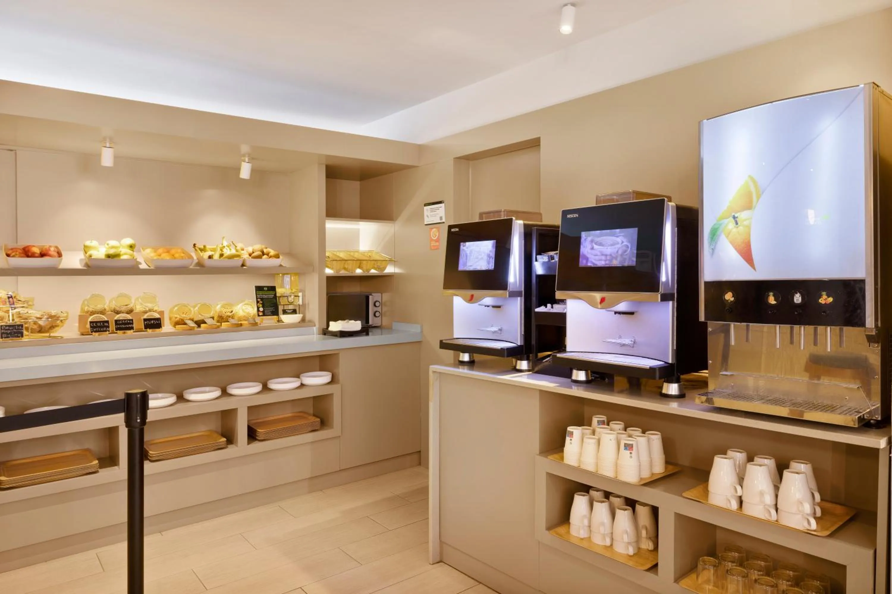 Buffet breakfast in B&B HOTEL Almería Vicar