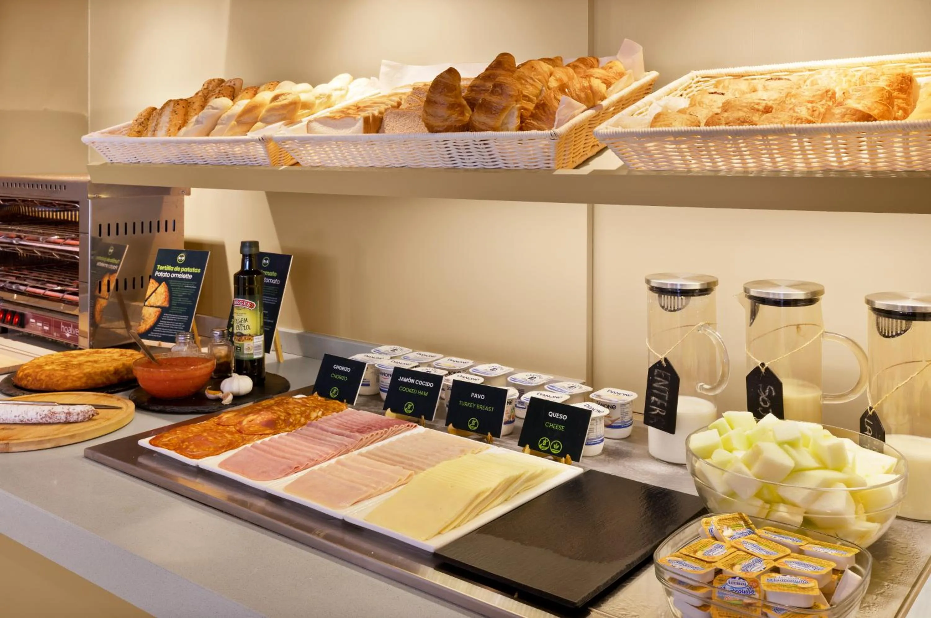 Breakfast in B&B HOTEL Almería Vicar