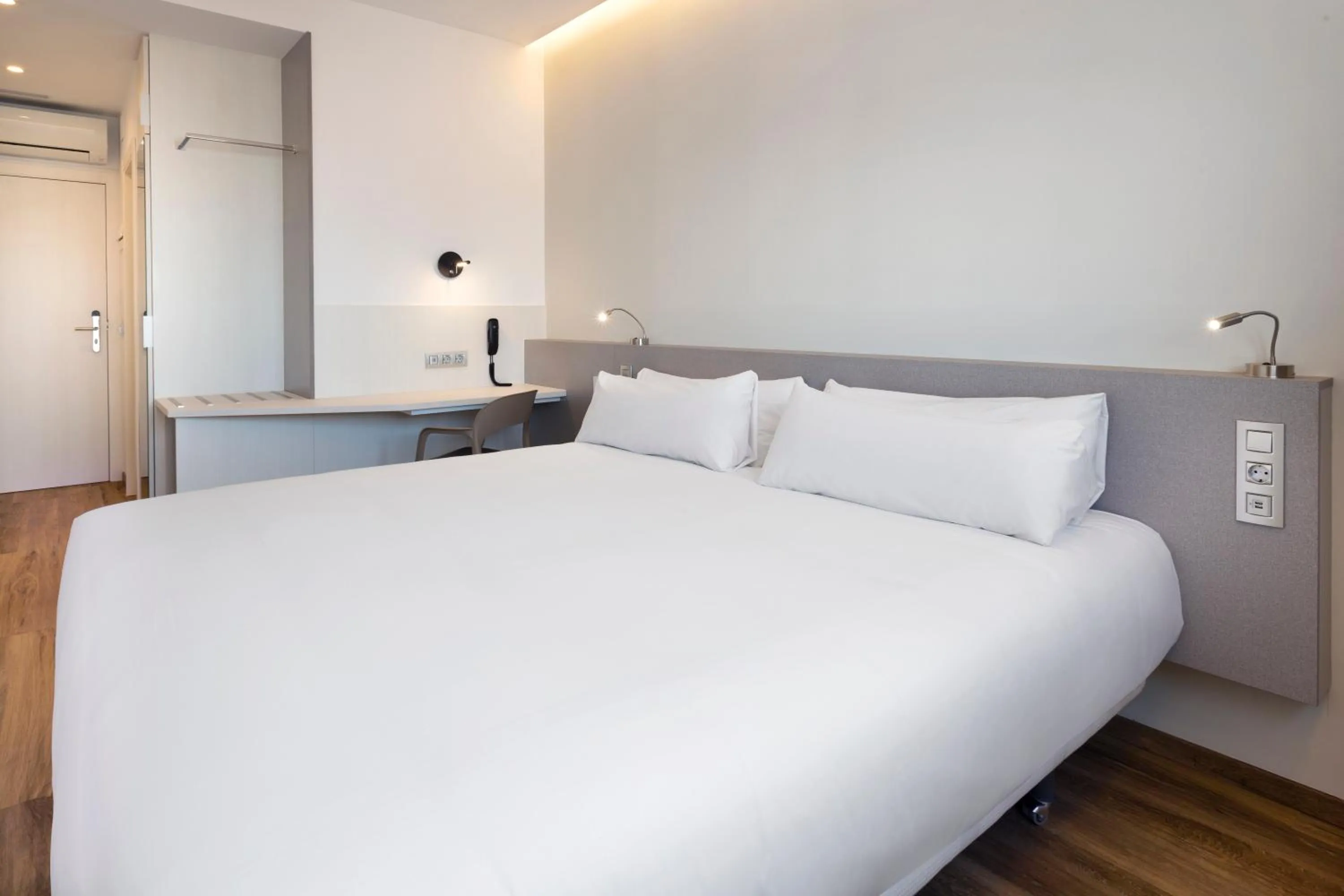 Decorative detail, Bed in B&B HOTEL Almería Vicar