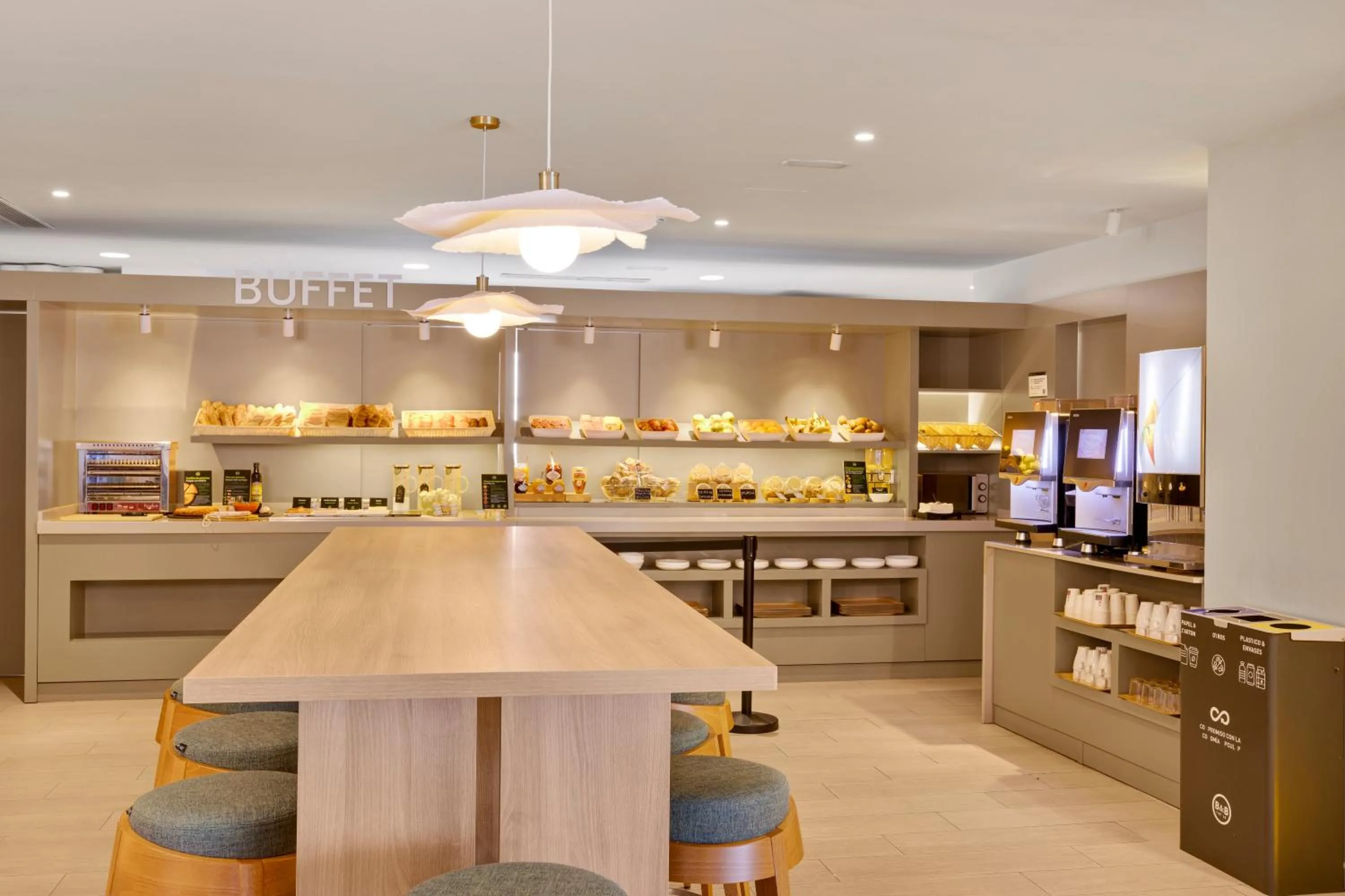 Buffet breakfast in B&B HOTEL Almería Vicar