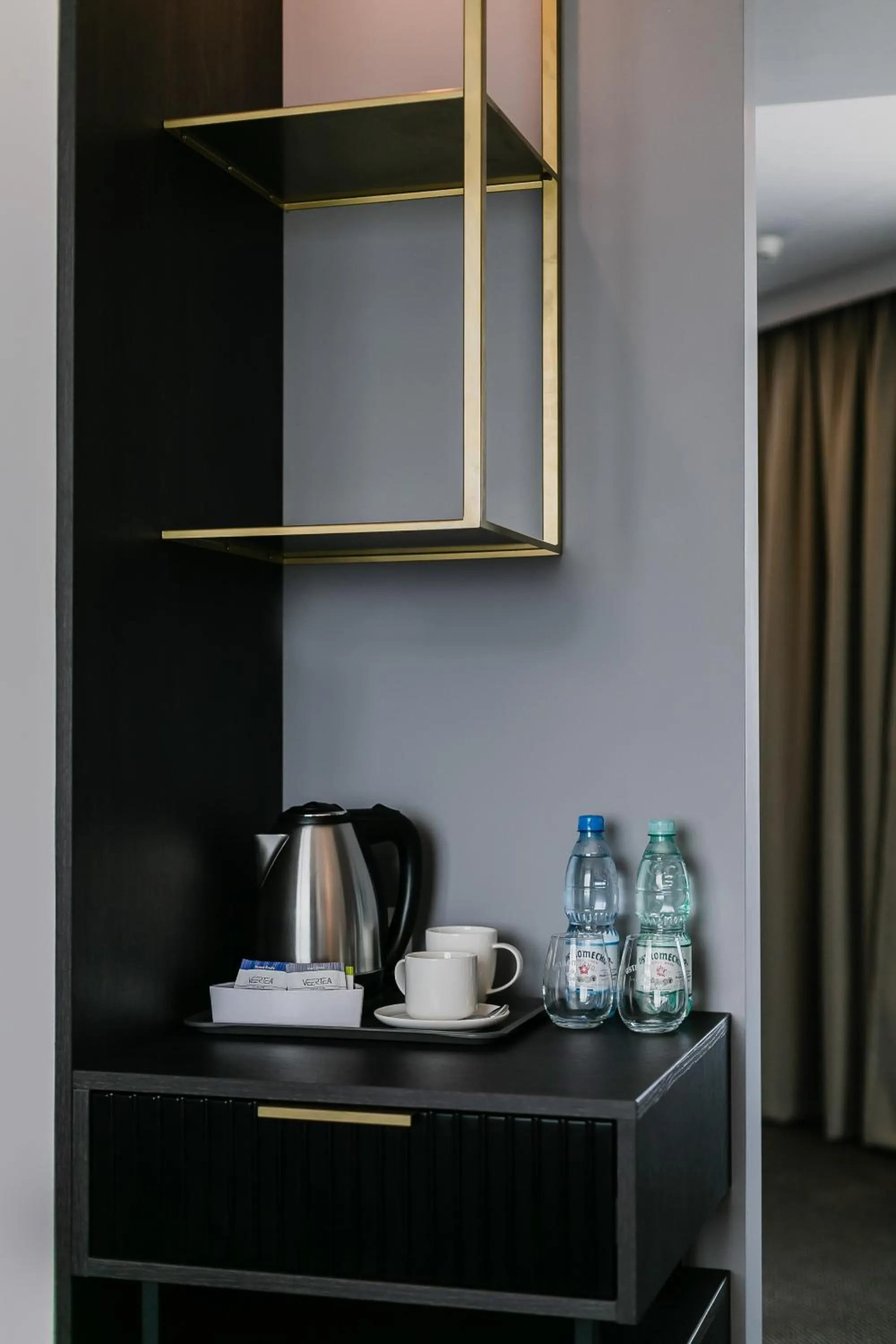 Coffee/tea facilities, Kitchen/Kitchenette in V Hotel Warsaw