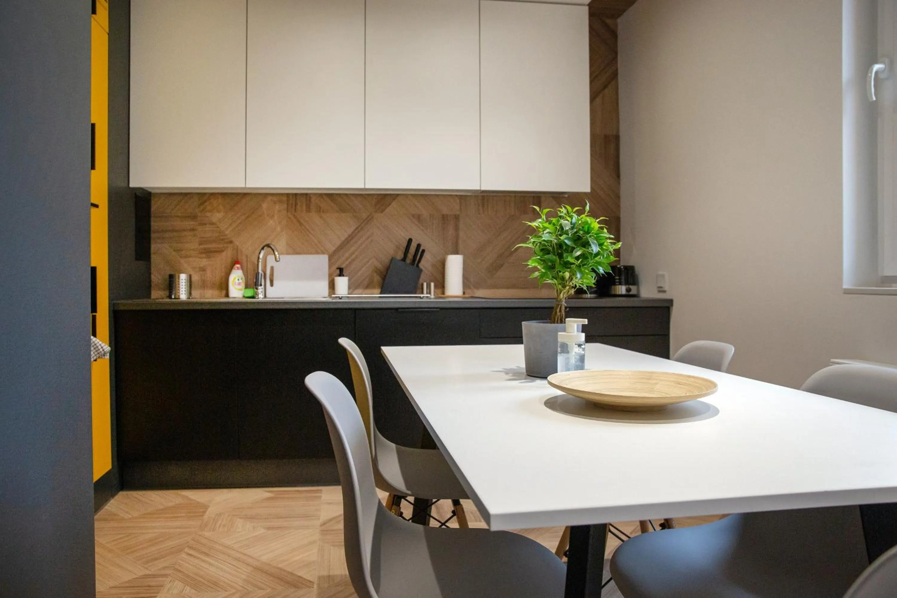 Communal kitchen in iroom