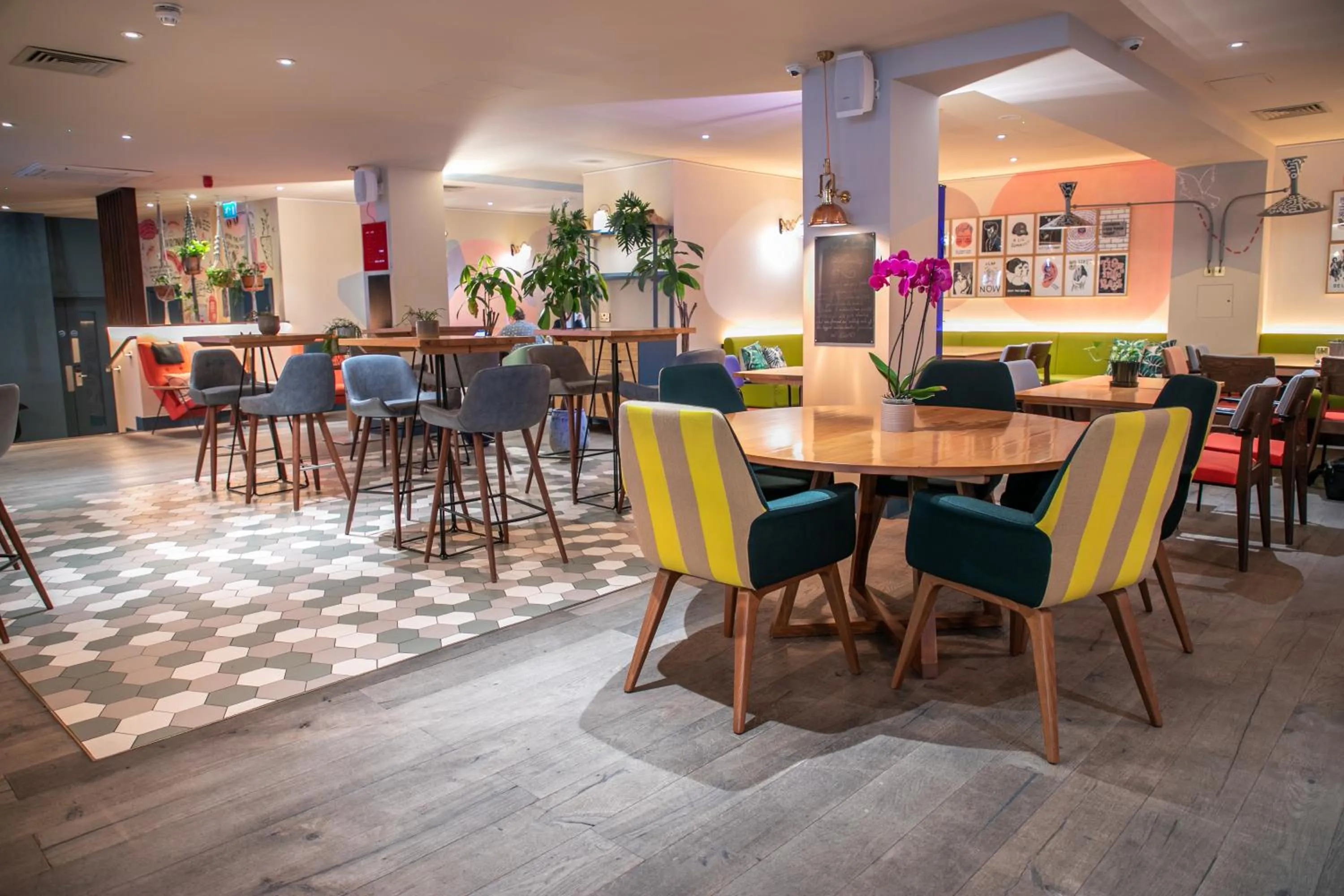 Restaurant/places to eat in The Corner London City