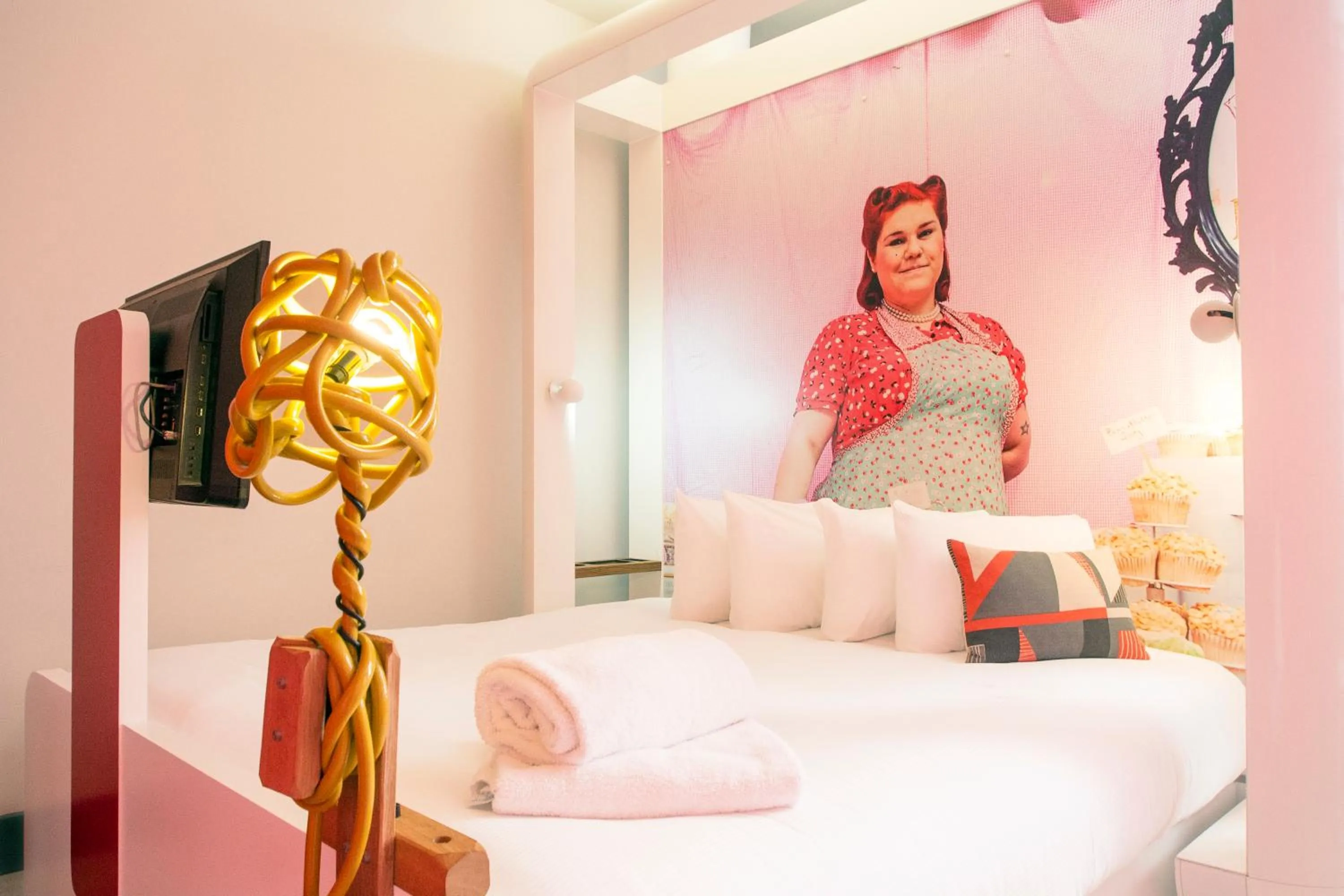 Bedroom, Bed in The Corner London City