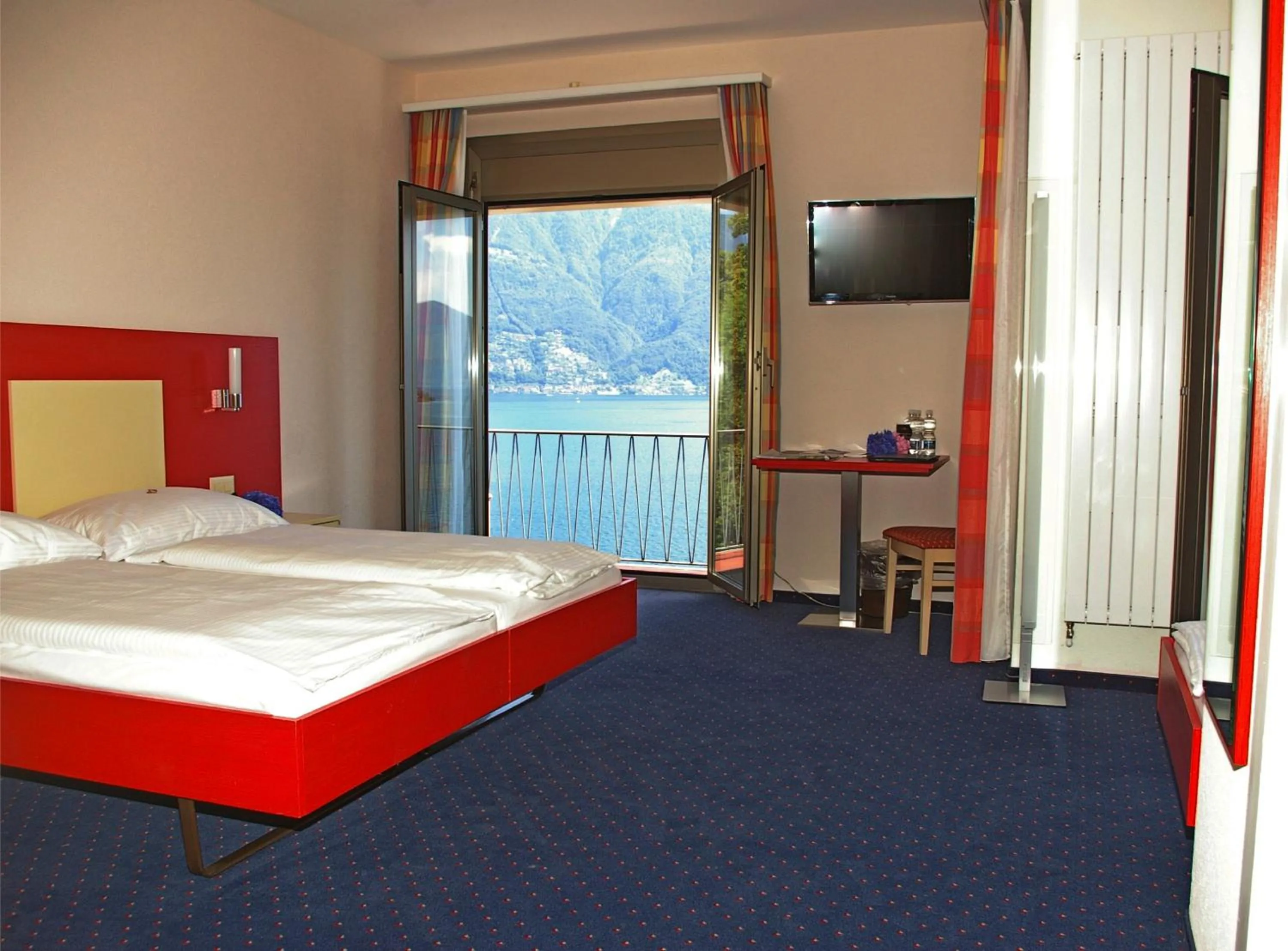 Panorama Triple Room with Balcony and Lake View in Hotel Arancio