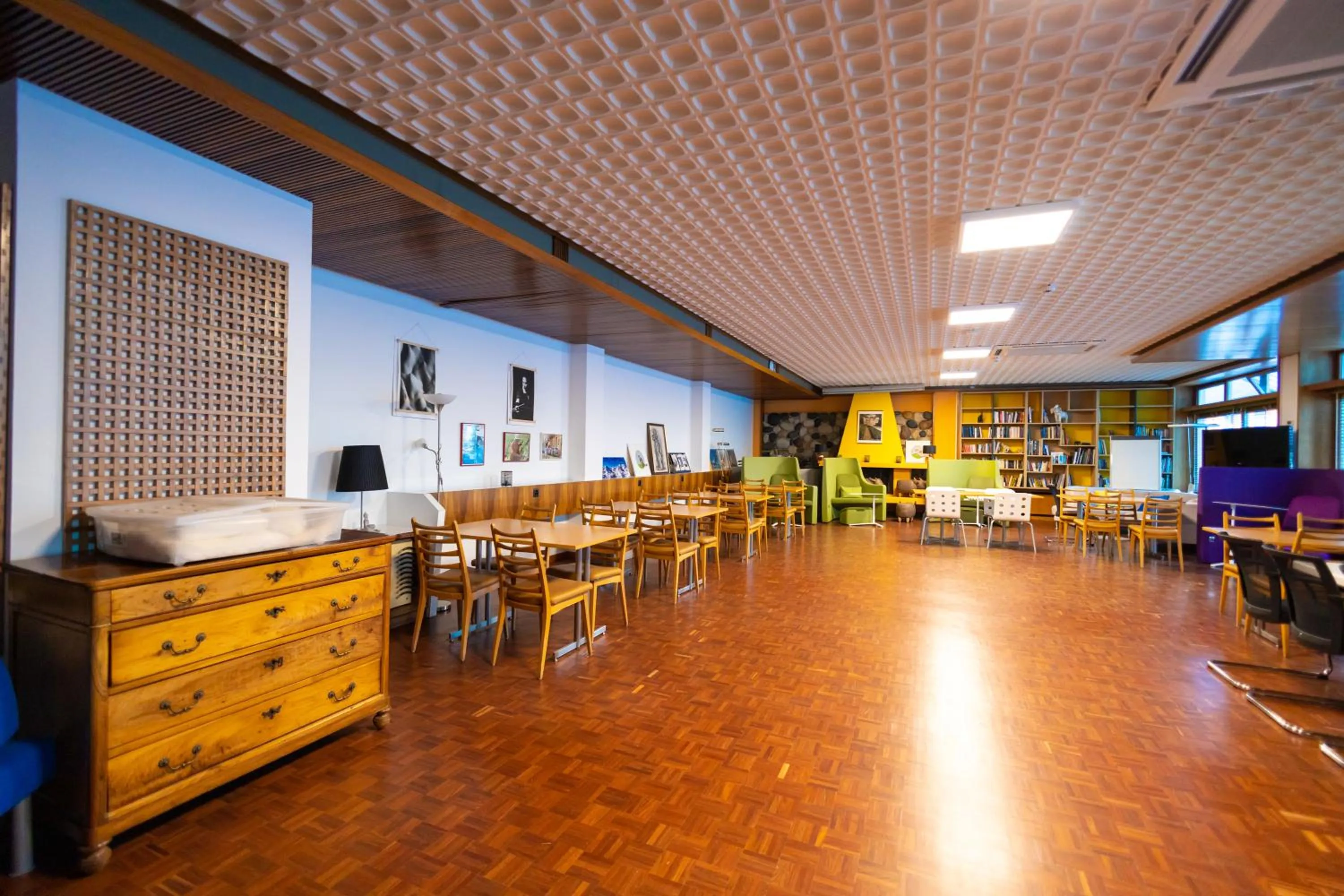 Business facilities in Agence ALV - Art Le Vin