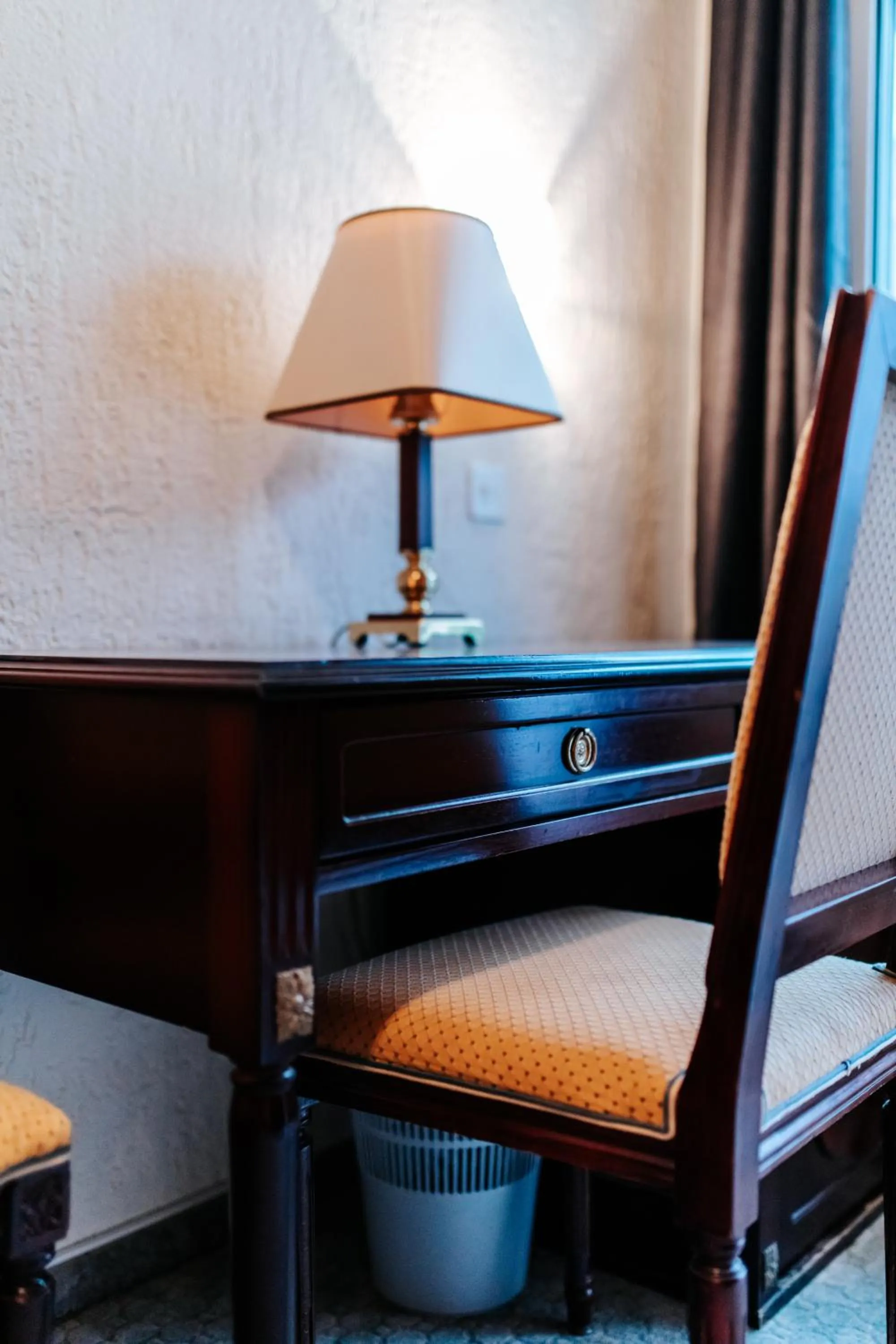 hair dresser in Agence ALV - Art Le Vin