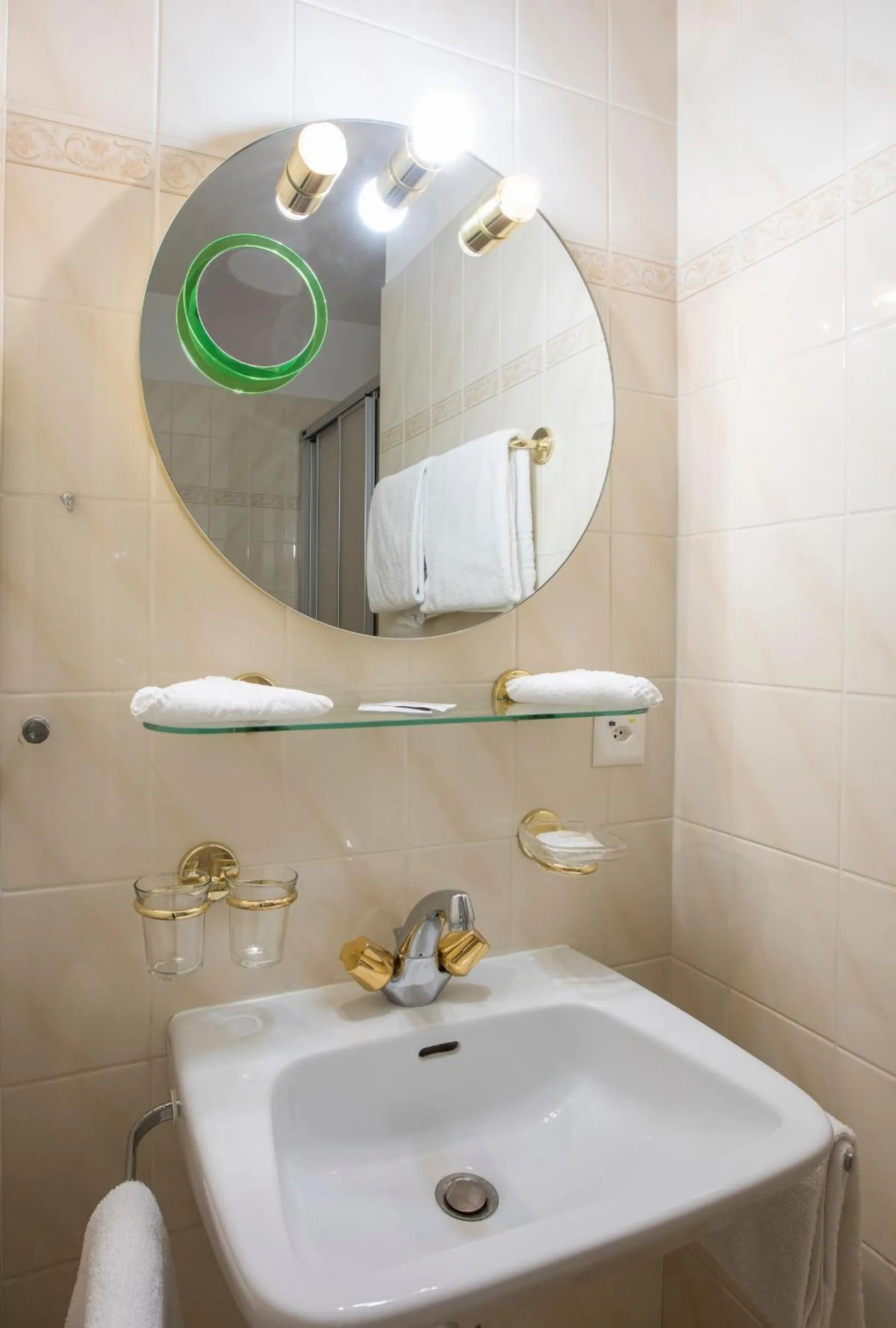 Shower in Agence ALV - Art Le Vin