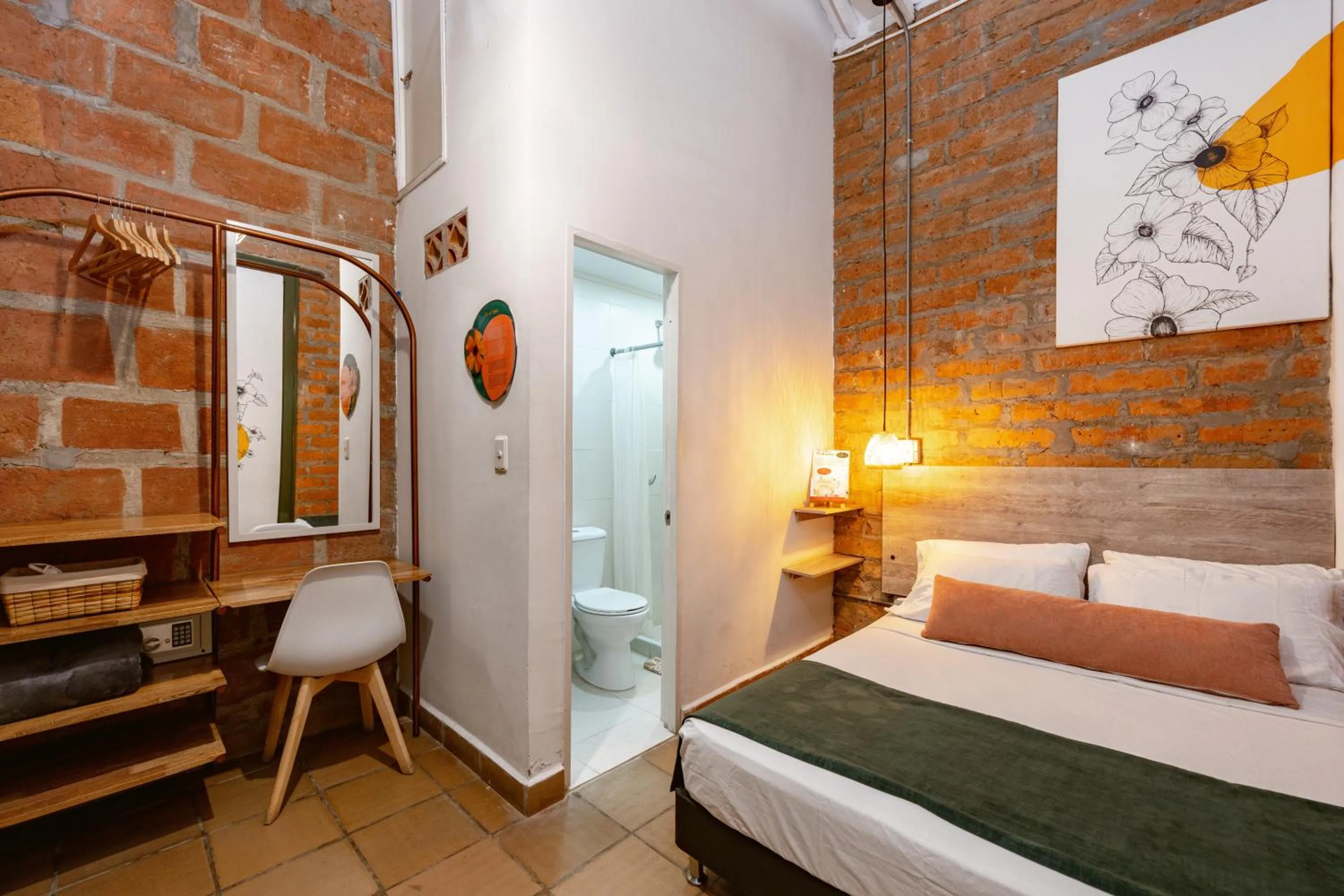 Photo of the whole room, Bed in Botánica Casa Hotel