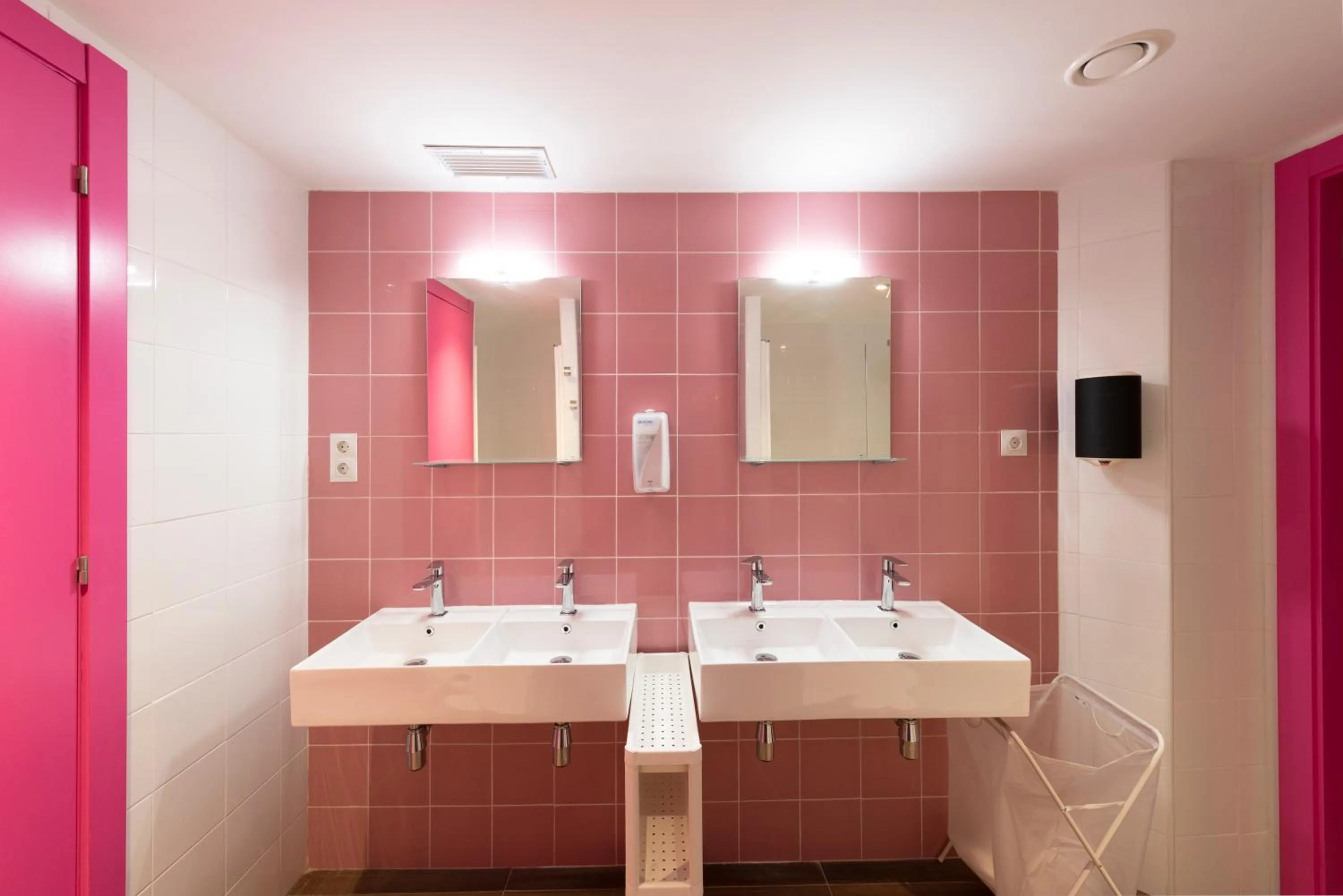 Bathroom in Hostelle - Women only hostel Barcelona