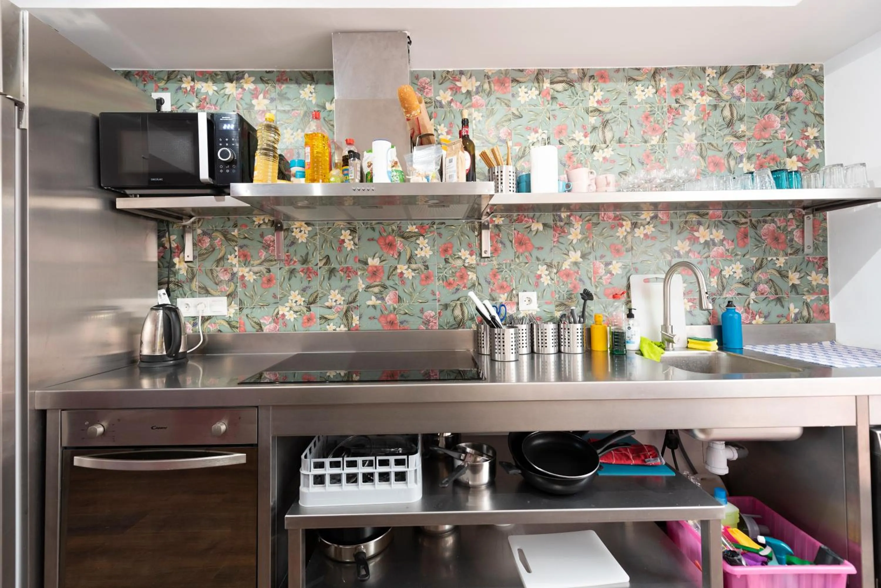 kitchen in Hostelle - Women only hostel Barcelona