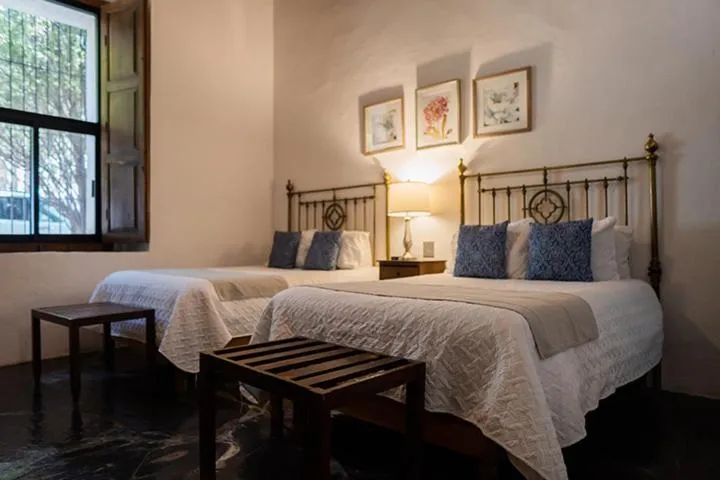 Photo of the whole room, Bed in Hotel El Farol