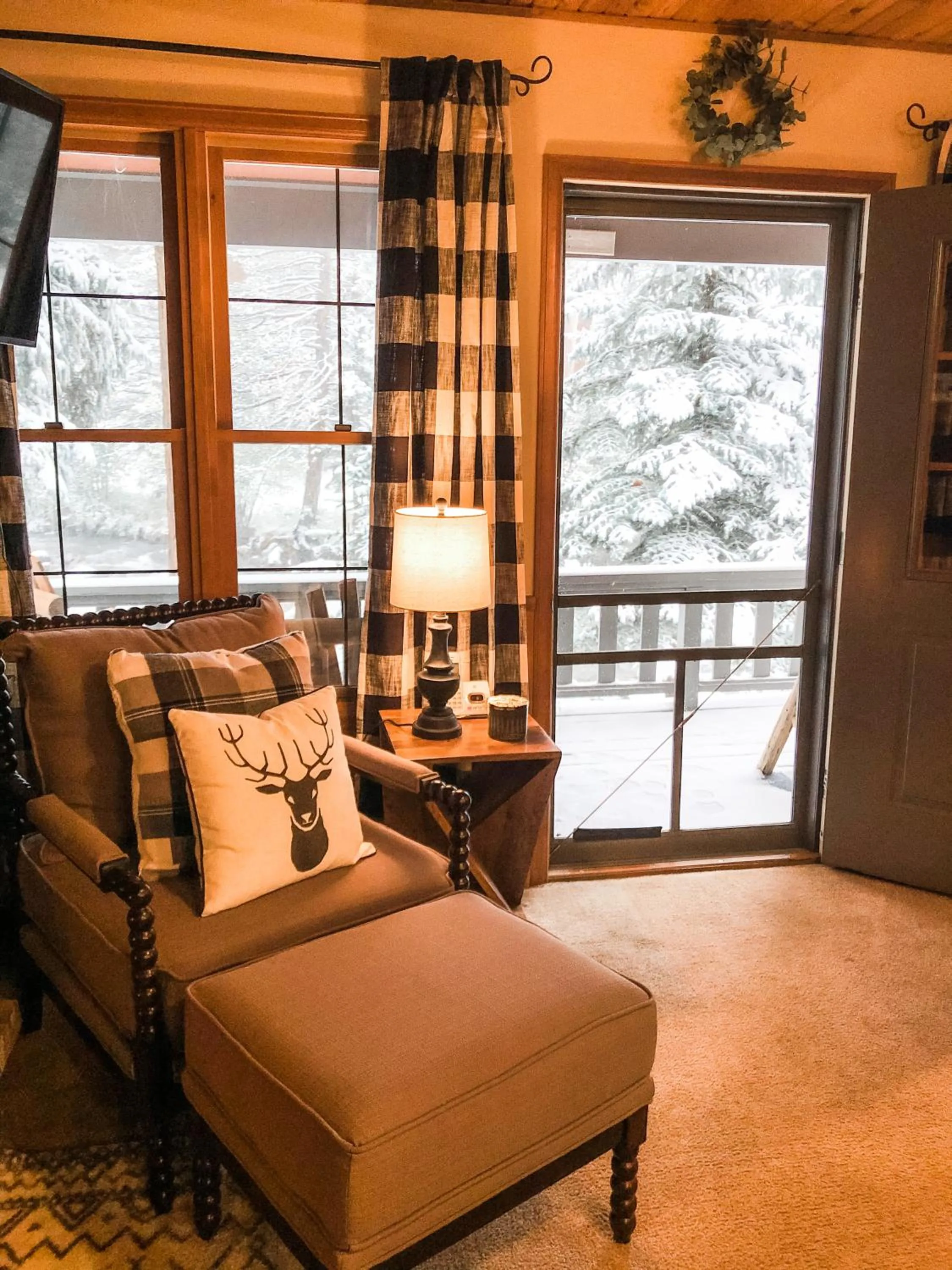 Riverfront Mountain Cottage Retreat