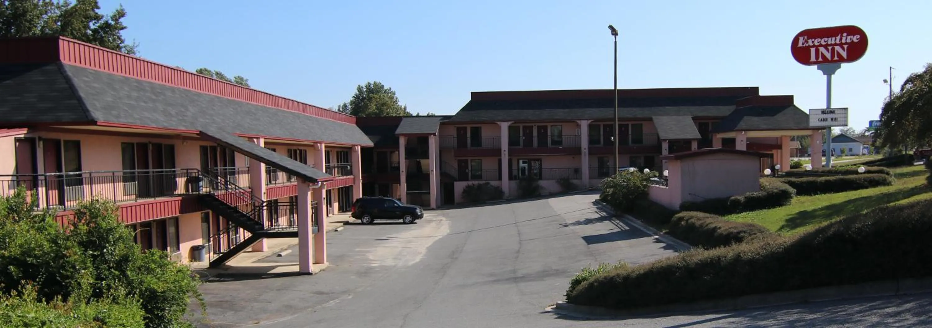 Property building in Executive Inn Kershaw