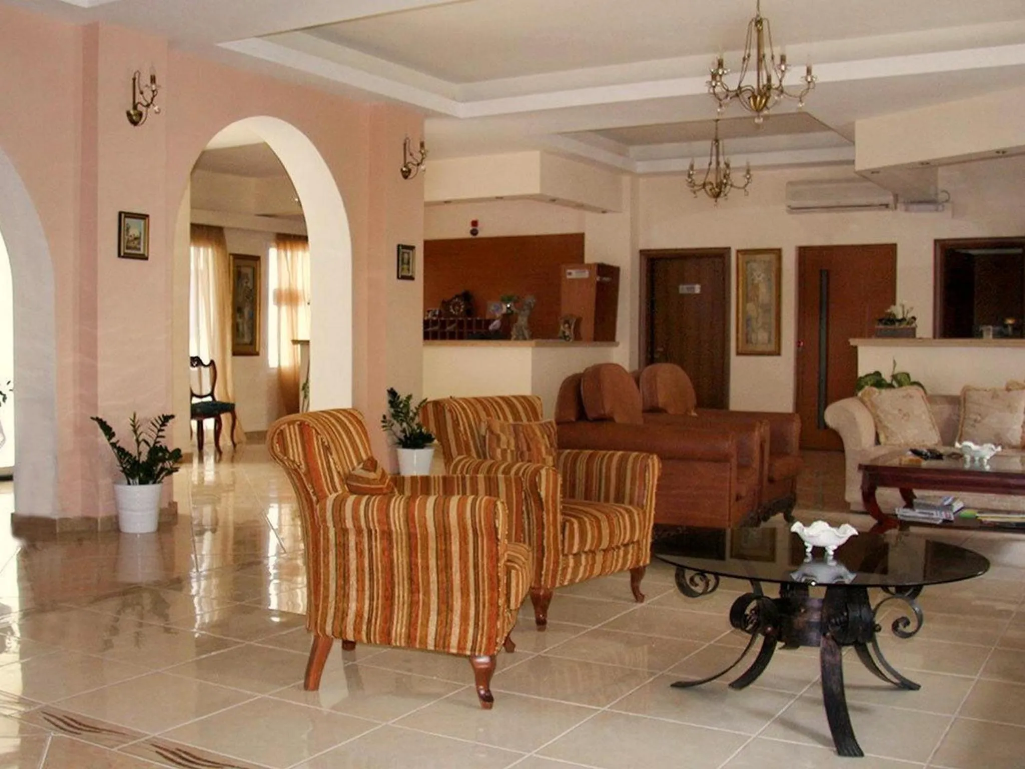 Communal lounge/ TV room in Nefeli Boutique Hotel