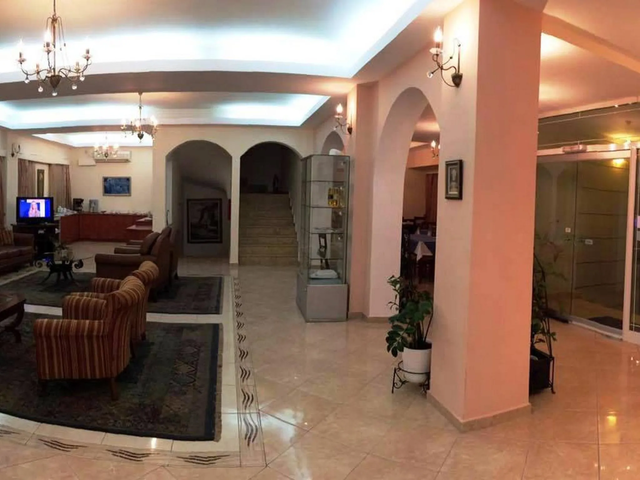 Communal lounge/ TV room in Nefeli Boutique Hotel