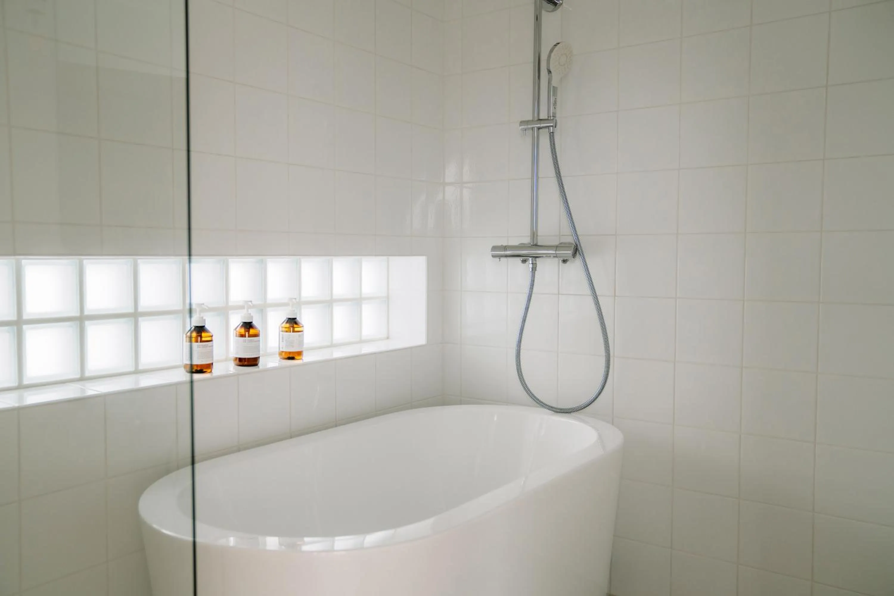 Shower in Blue Steak Wonder Chatan