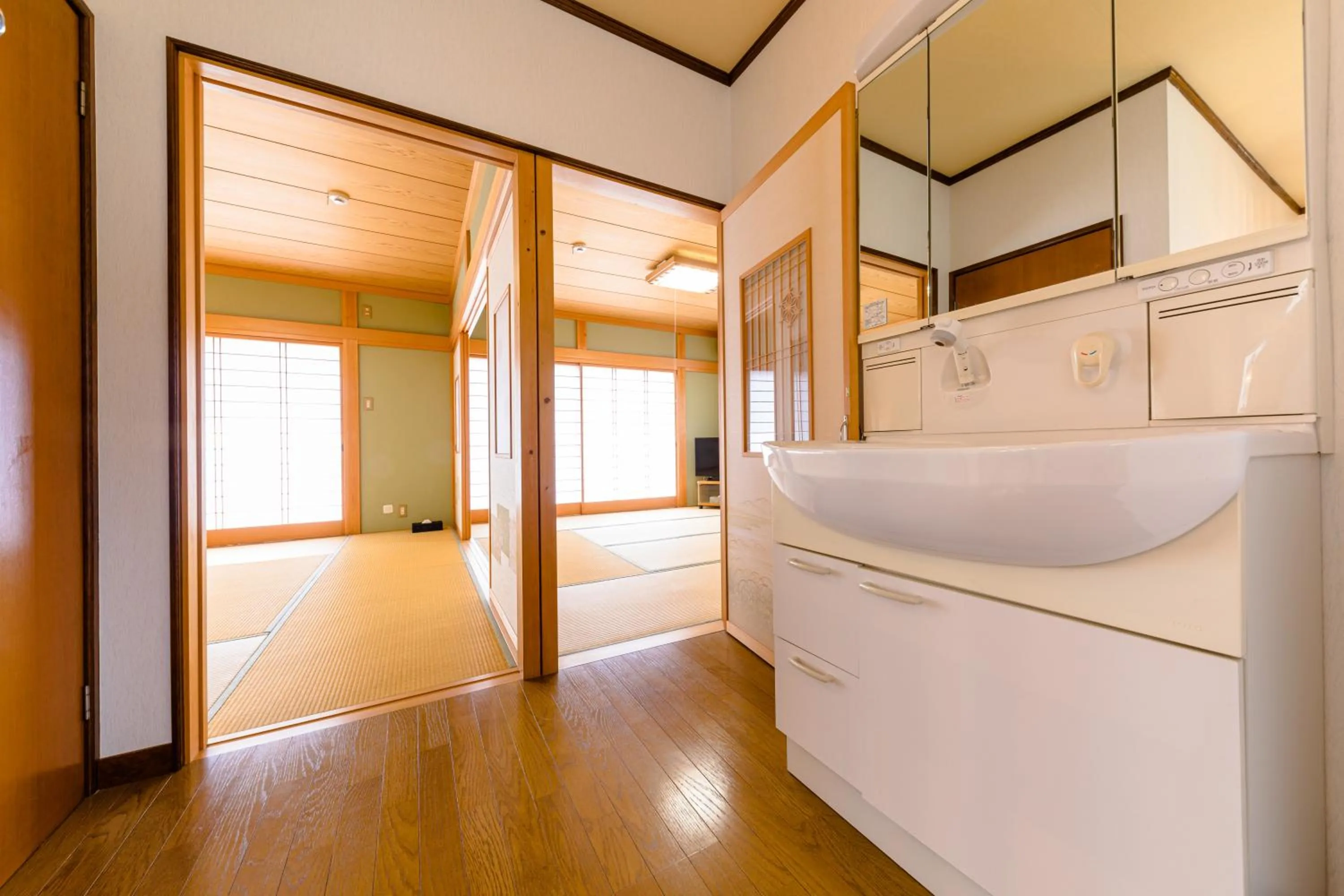 130平米 和モダン邸宅 非日常を愉しむ 最大20名宿泊可 iine