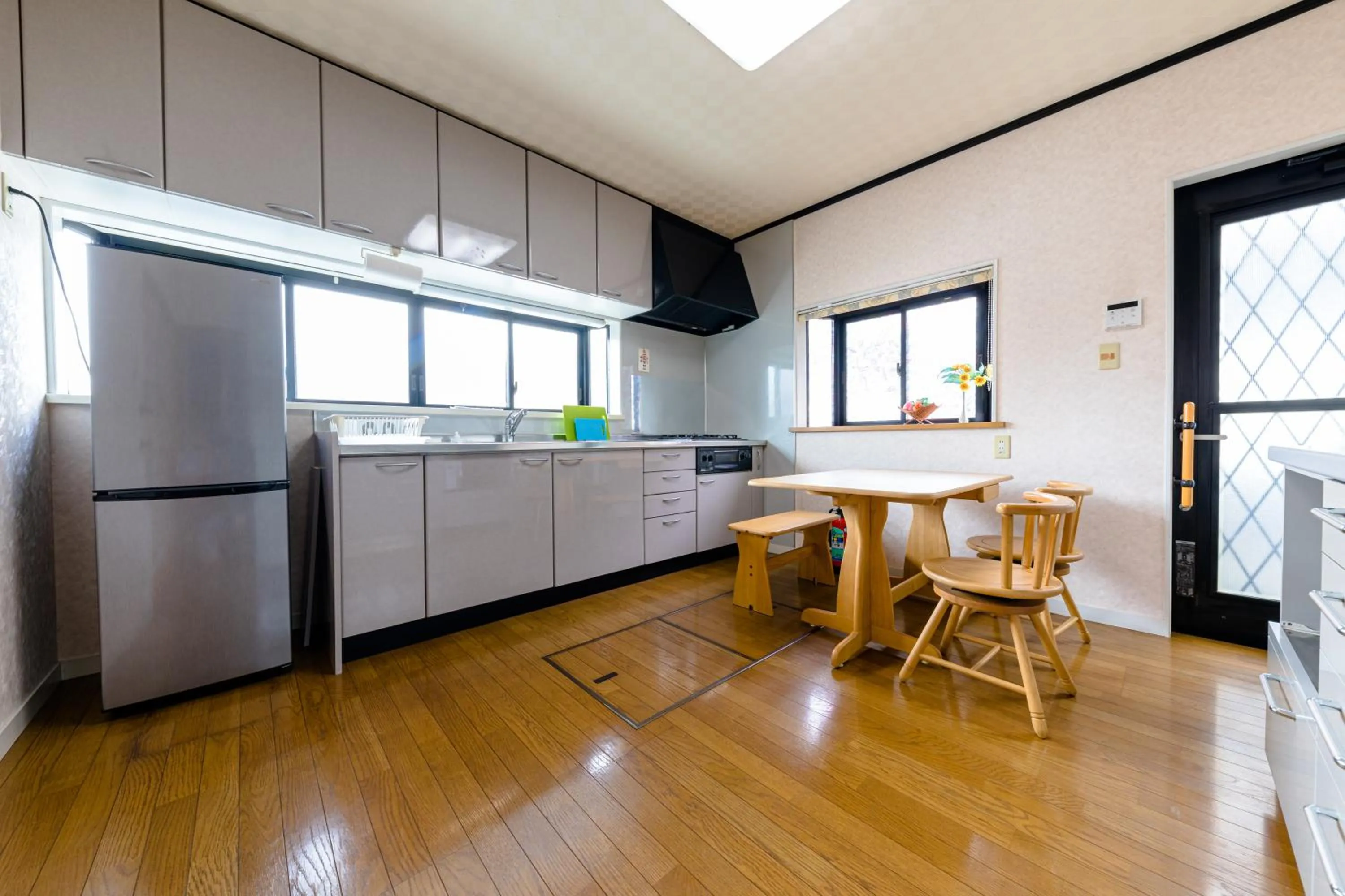 Kitchen or kitchenette in 130平米 和モダン邸宅 非日常を愉しむ 最大20名宿泊可 iine