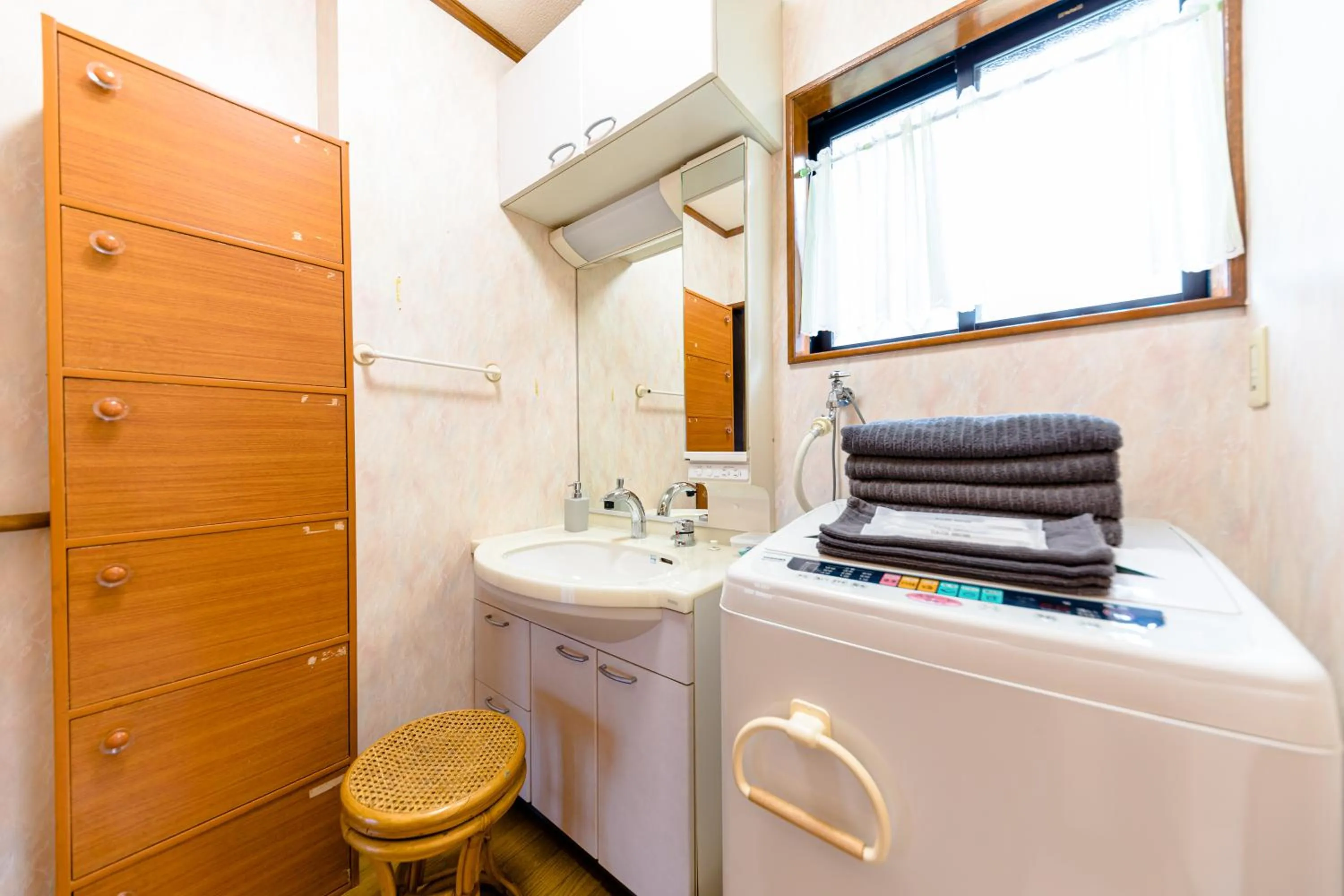 Bathroom in 130平米 和モダン邸宅 非日常を愉しむ 最大20名宿泊可 iine