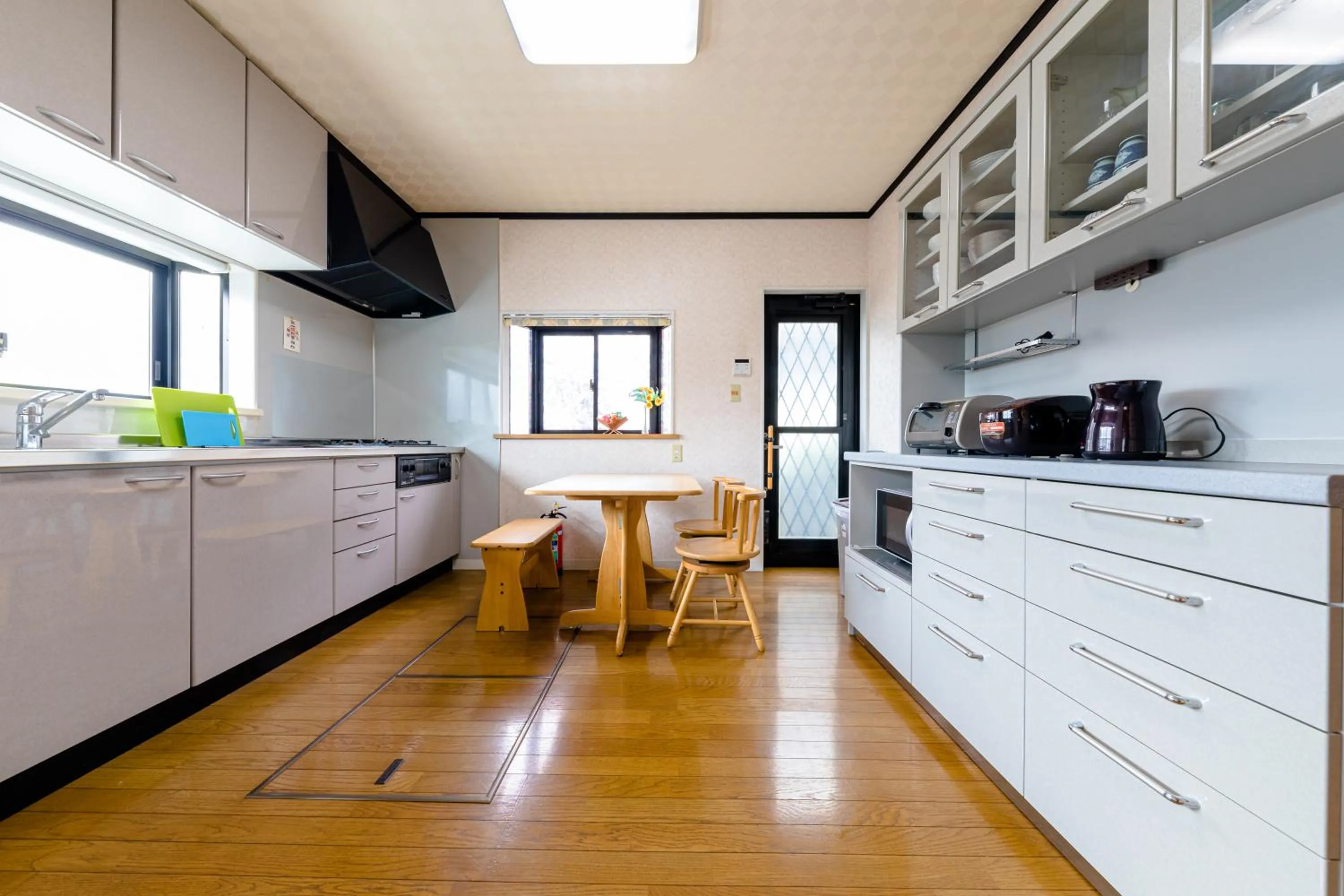 Kitchen or kitchenette in 130平米 和モダン邸宅 非日常を愉しむ 最大20名宿泊可 iine