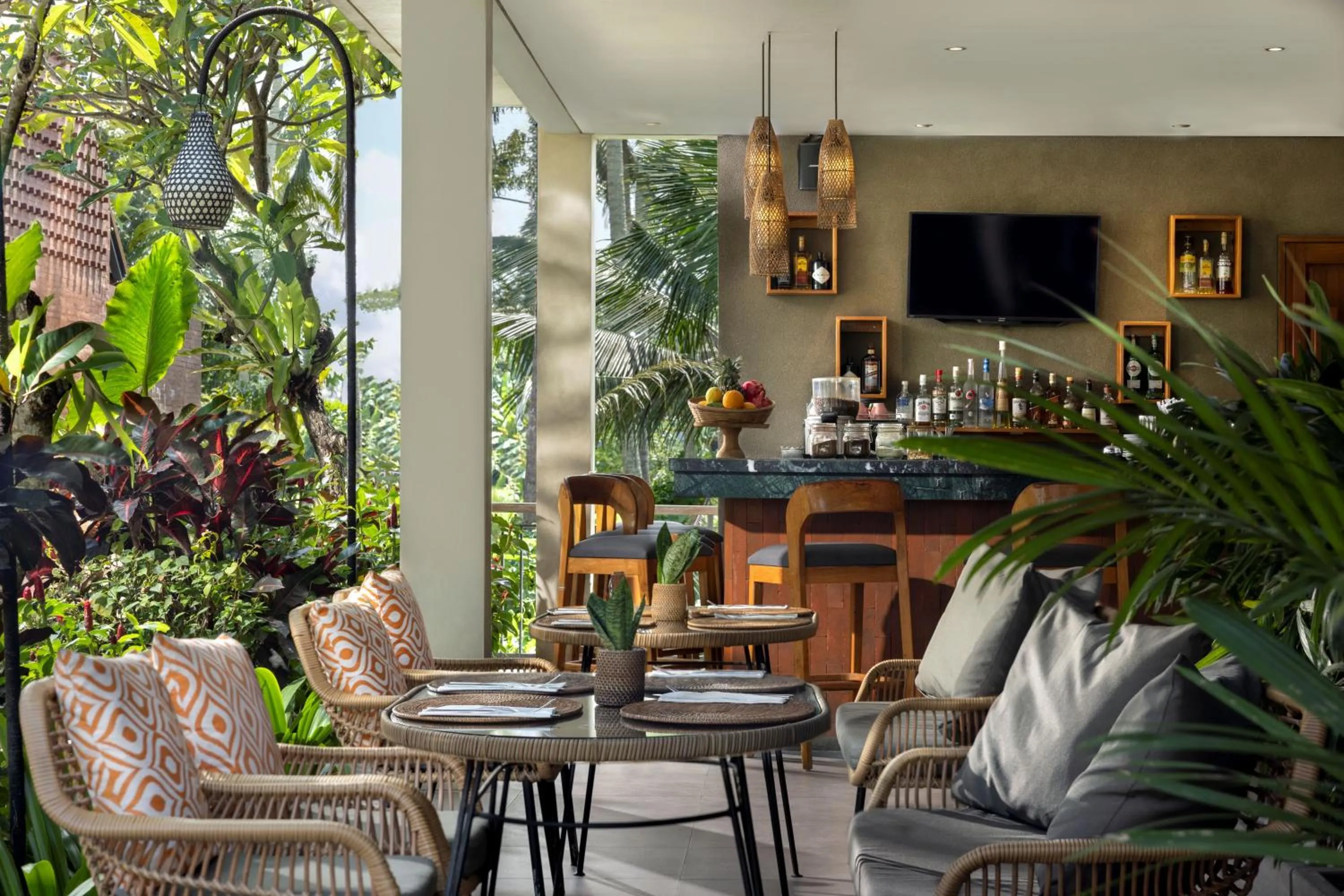 Restaurant/places to eat in Kahayana Suites Ubud