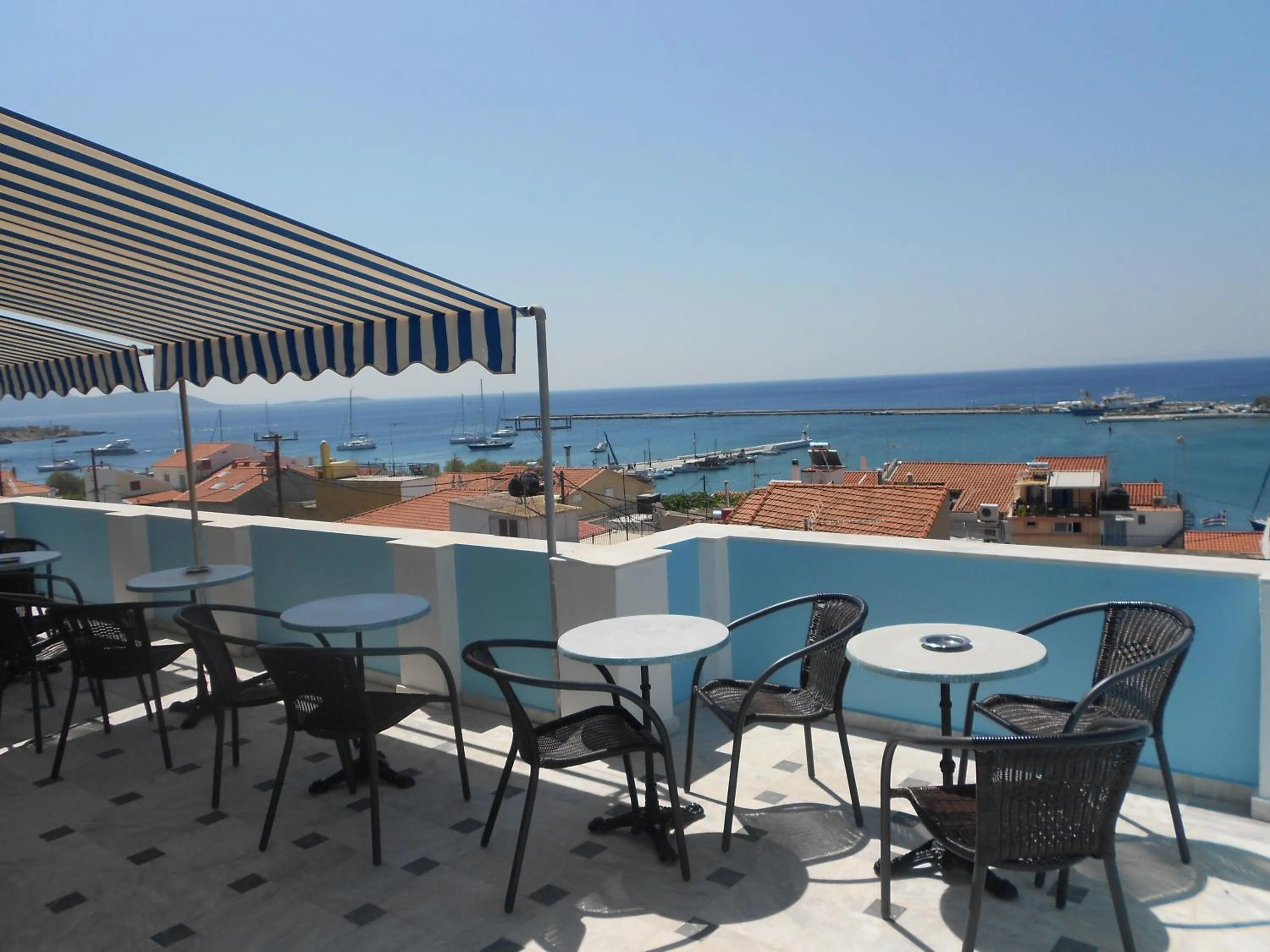 Coffee/tea facilities in Zorbas Hotel