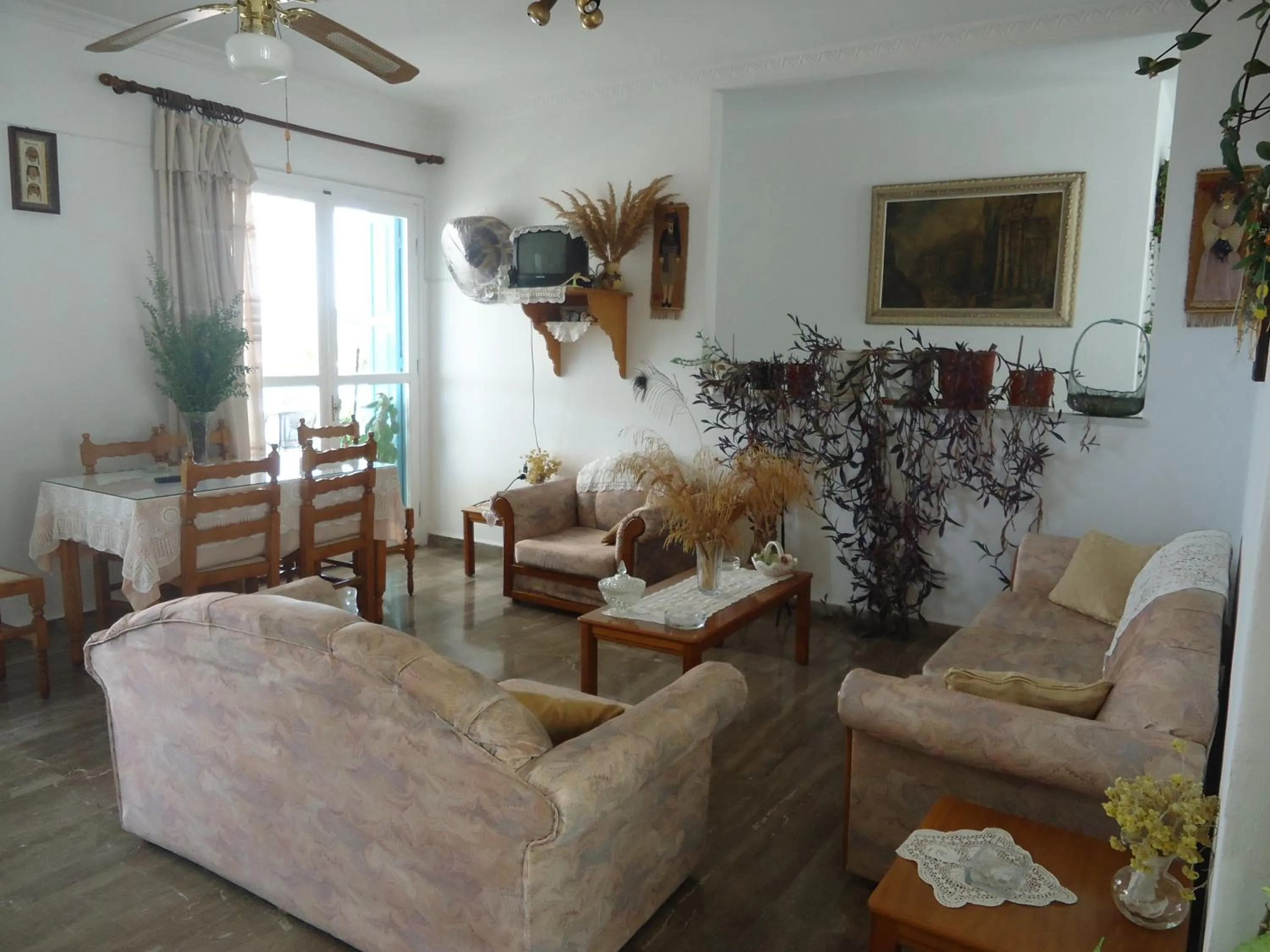 Restaurant/places to eat in Zorbas Hotel