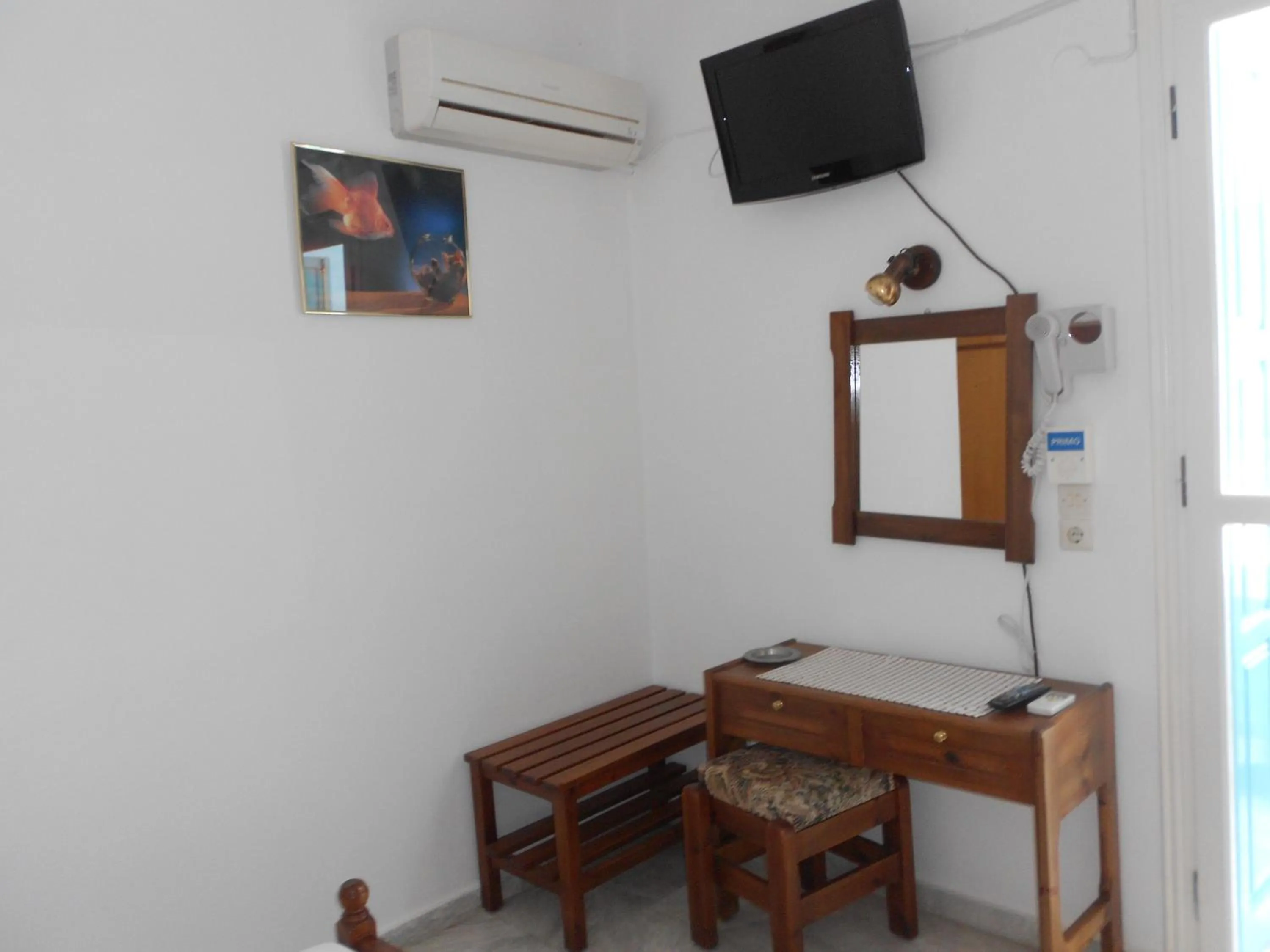 TV and multimedia in Zorbas Hotel