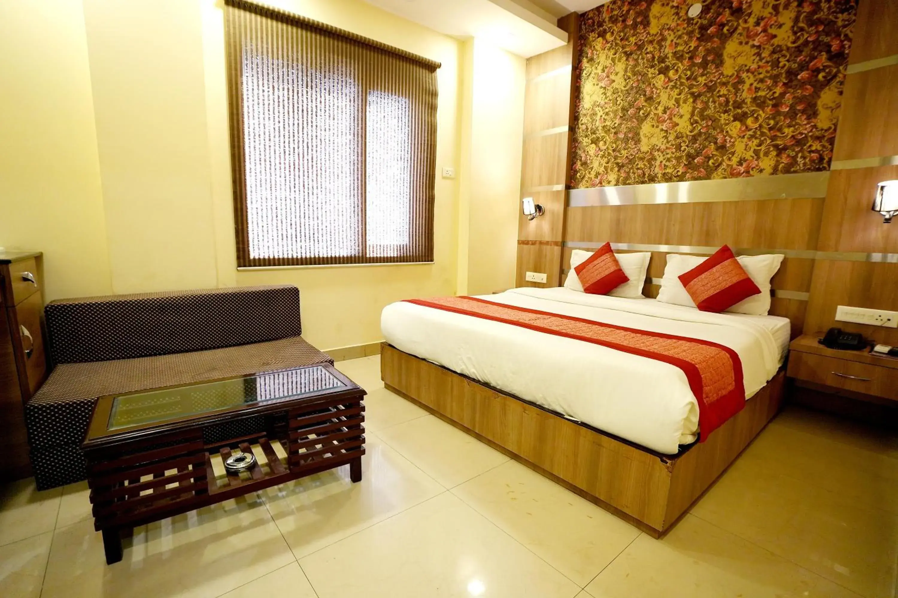 Deluxe Room in Hotel Silver Stone - Karol Bagh New Delhi Deluxe Room in Hotel Silver Stone - Karol Bagh New Delhi
