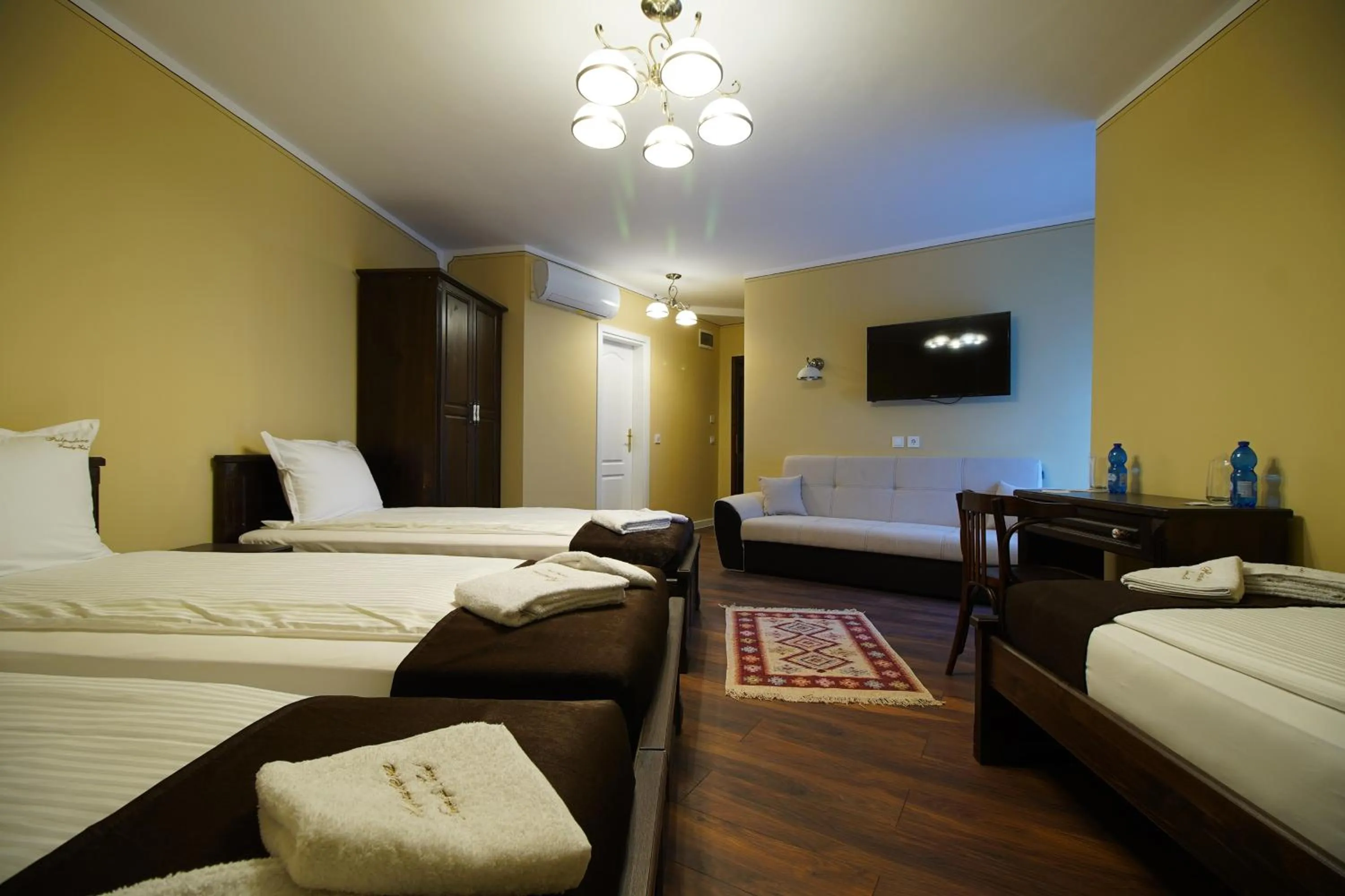 Bed in Pulpudeva Family Hotel